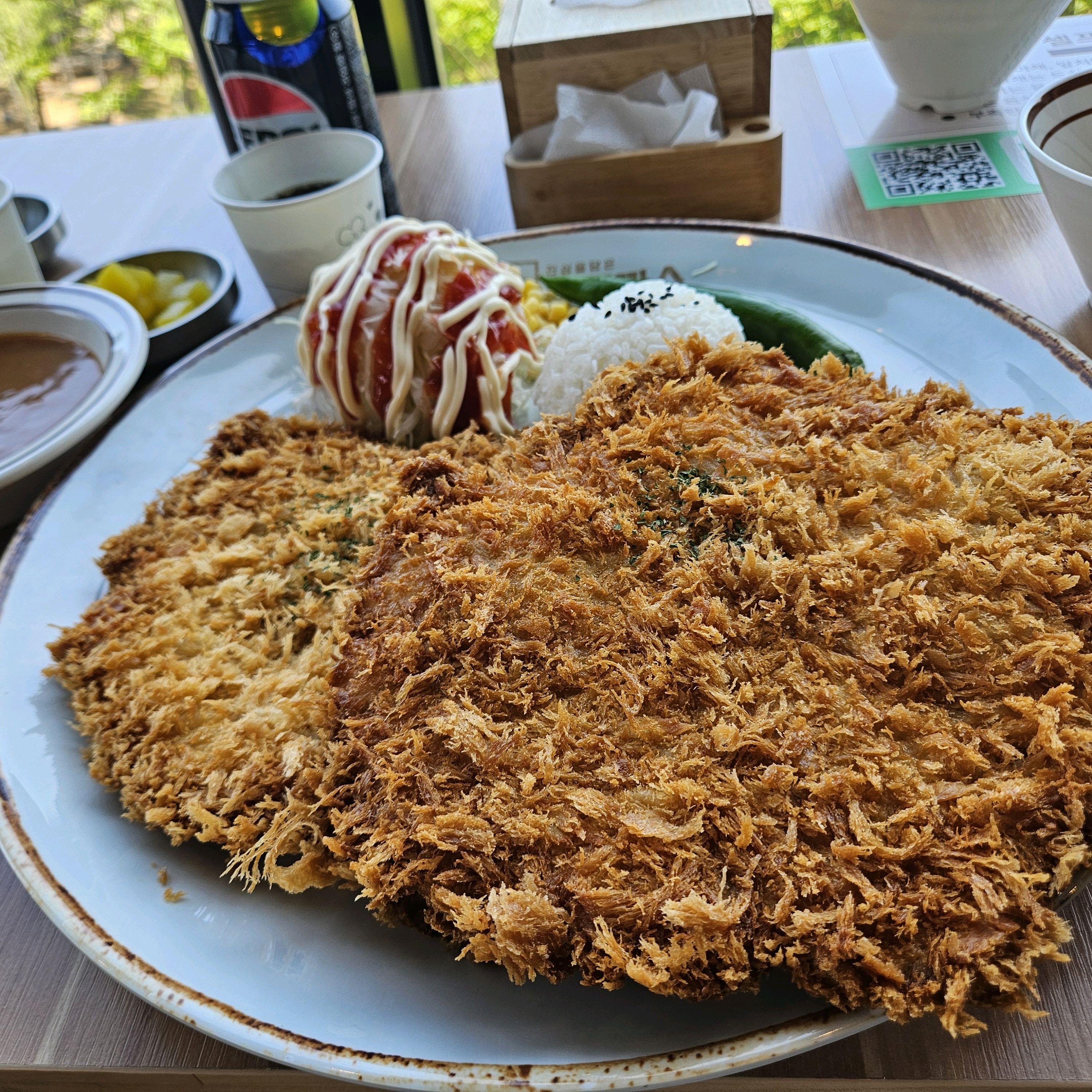 매장 분위도 좋고 풍경도 좋습니다 누구 만날때 장소로도 딱인거 같아요~ - 아바이마을 맛집 진심왕돈까스 속초청초호점