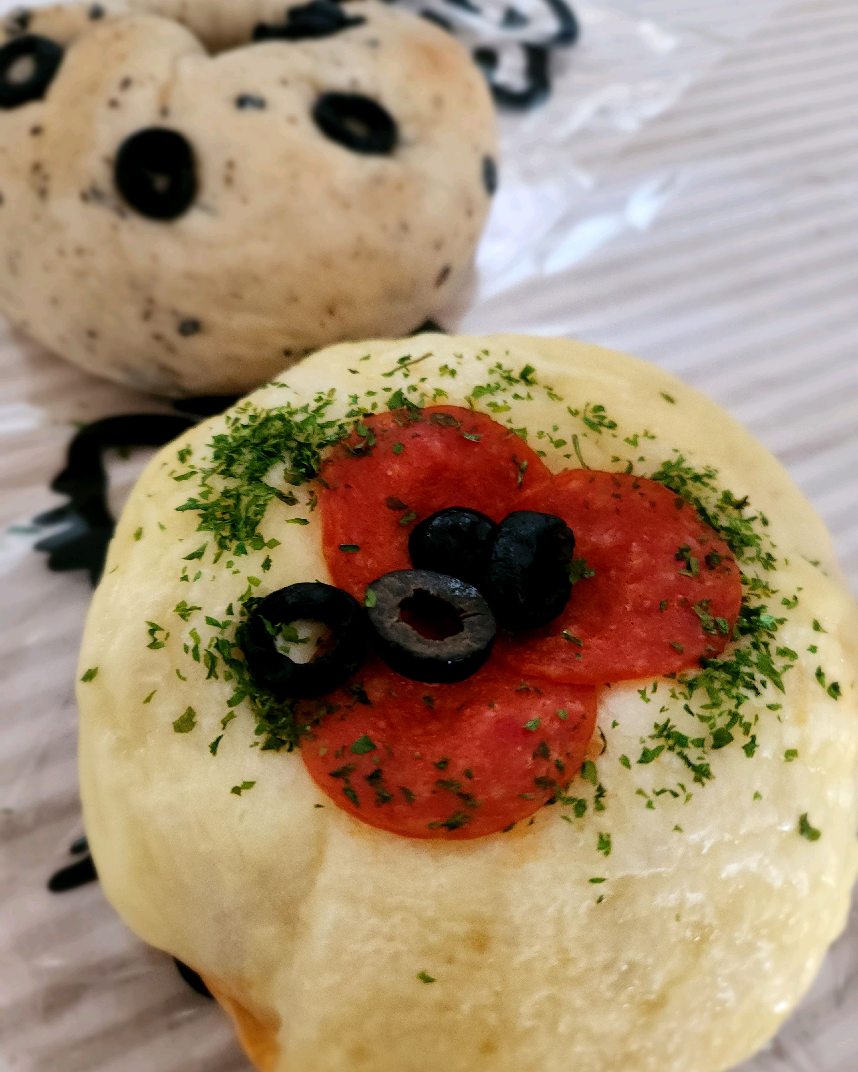 페퍼로니 할라피뇨 베이글, 느끼함도 잡아주고 맛있어요. - 대구 맛집 버터베이크