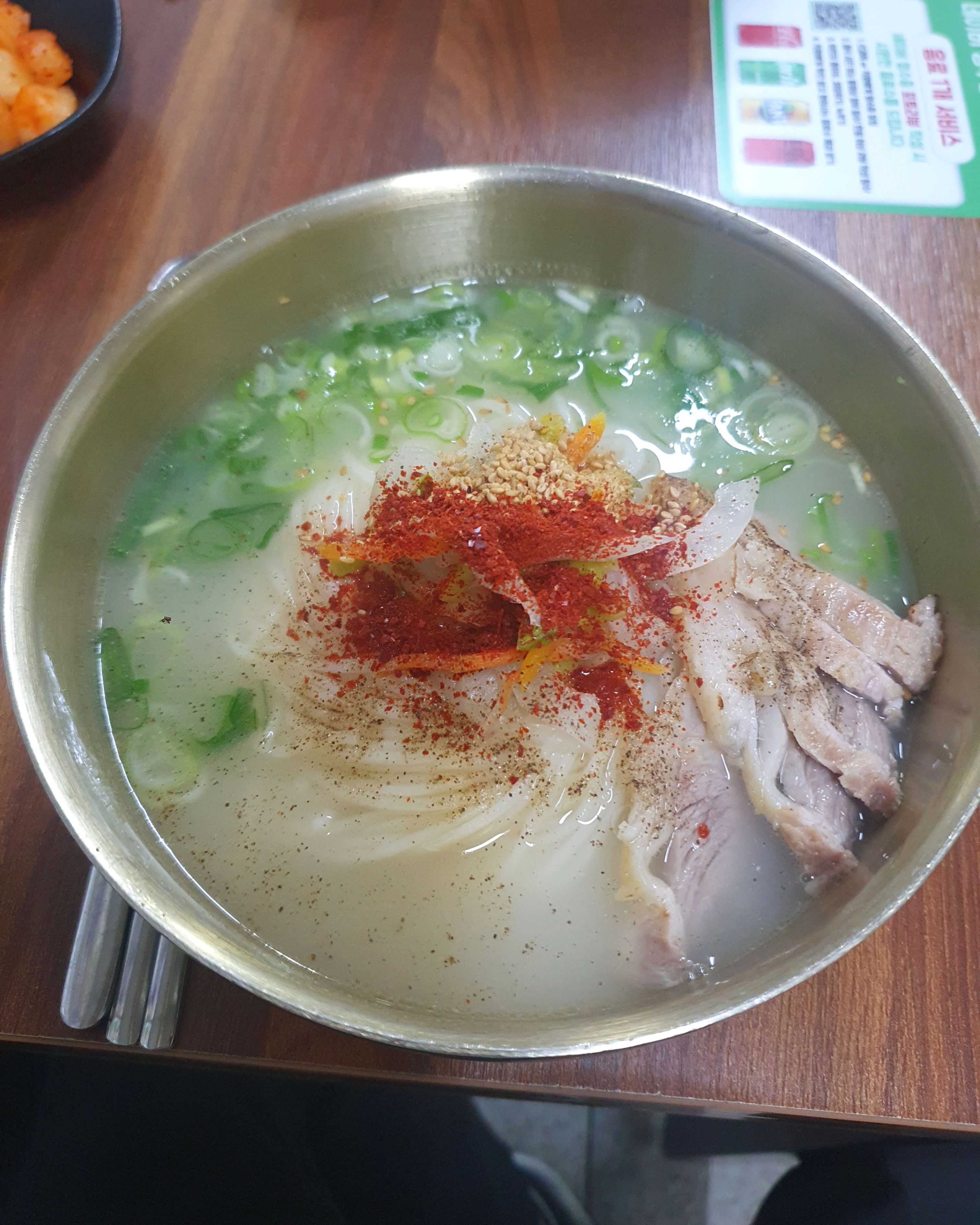 고기국수 냄새 안나고 맛있습니다. - 제주 맛집 동문시장고기국수 금복식당