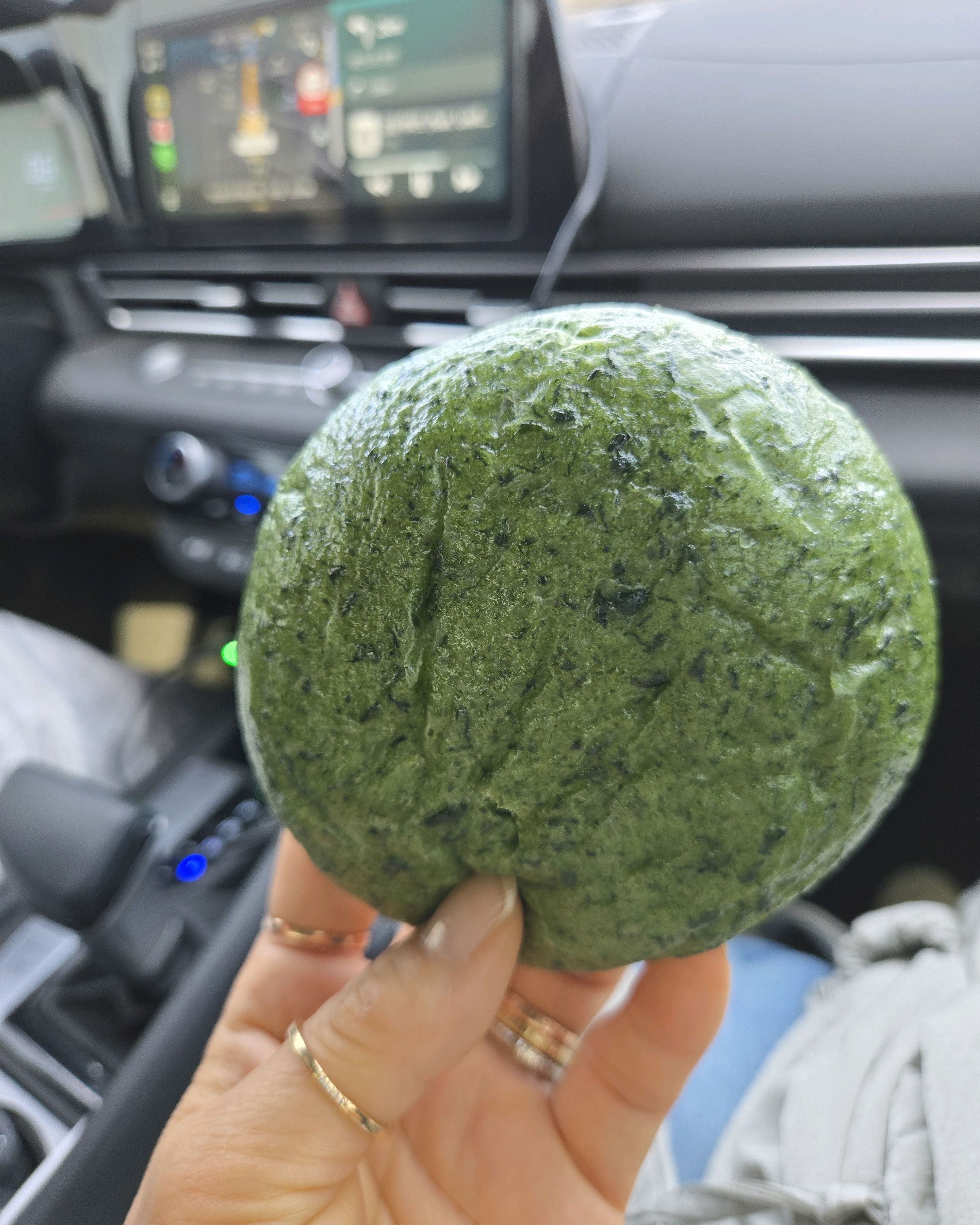 쑥향은 진동을 하고 보슬보슬하니 - 제주 맛집 제주명품쑥보리빵