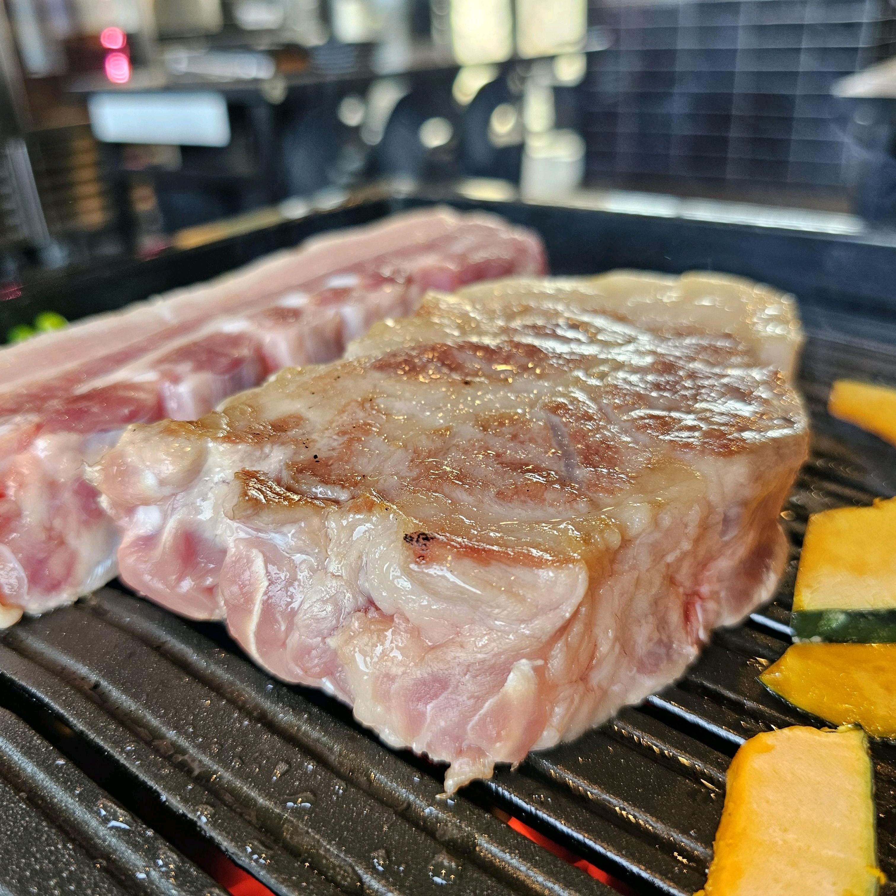 부모님 모시고 갔는데, 자리도 넓고 고기 질도 좋아서 만족하셨어요 😊 - 제주 맛집 작산 애월흑돼지