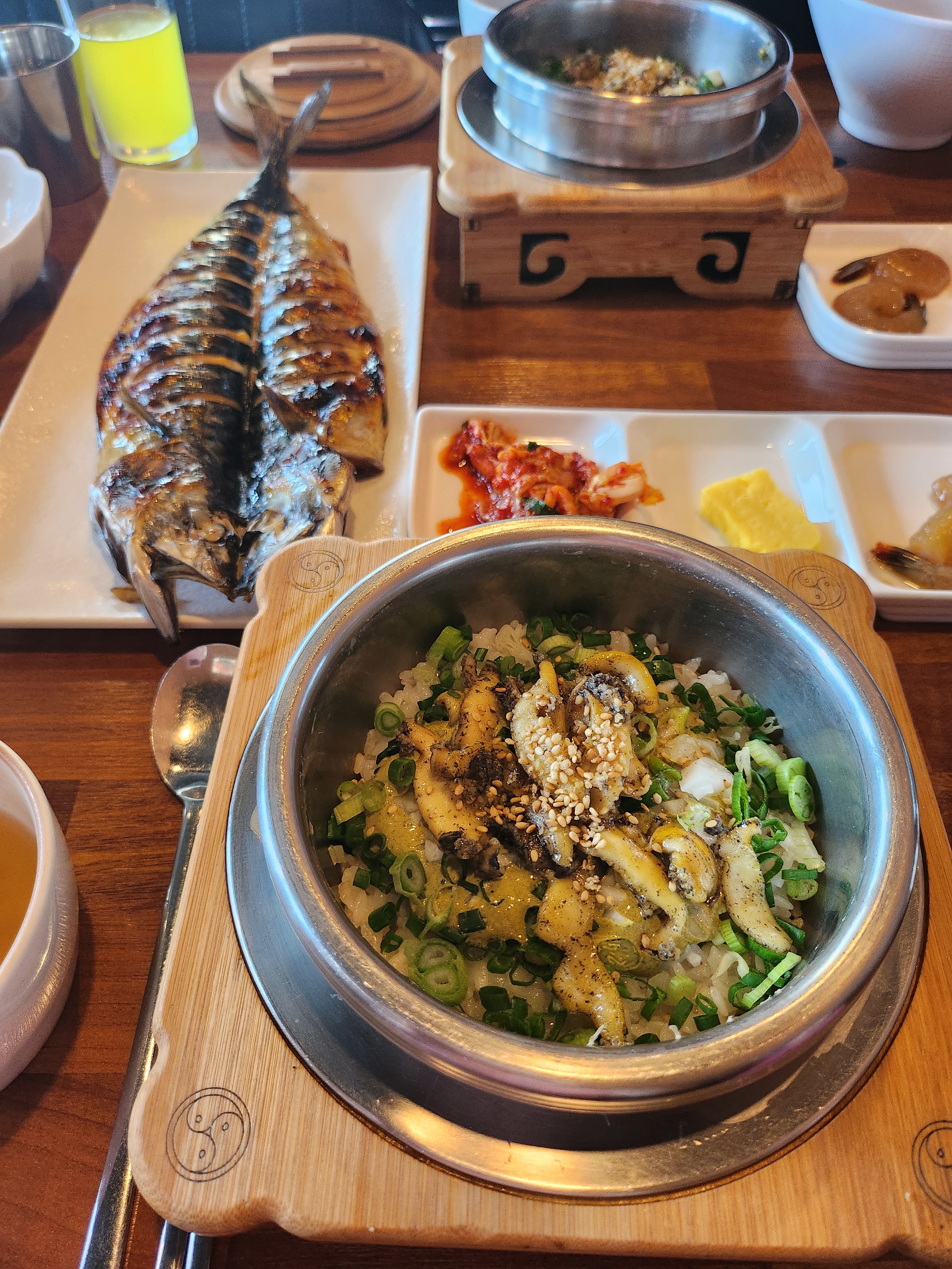 전복솥밥 넘 맛있게 먹었어요! 5살 아이도 고등어구이랑 잘 먹더라구요~~ 함덕해수욕장 보이