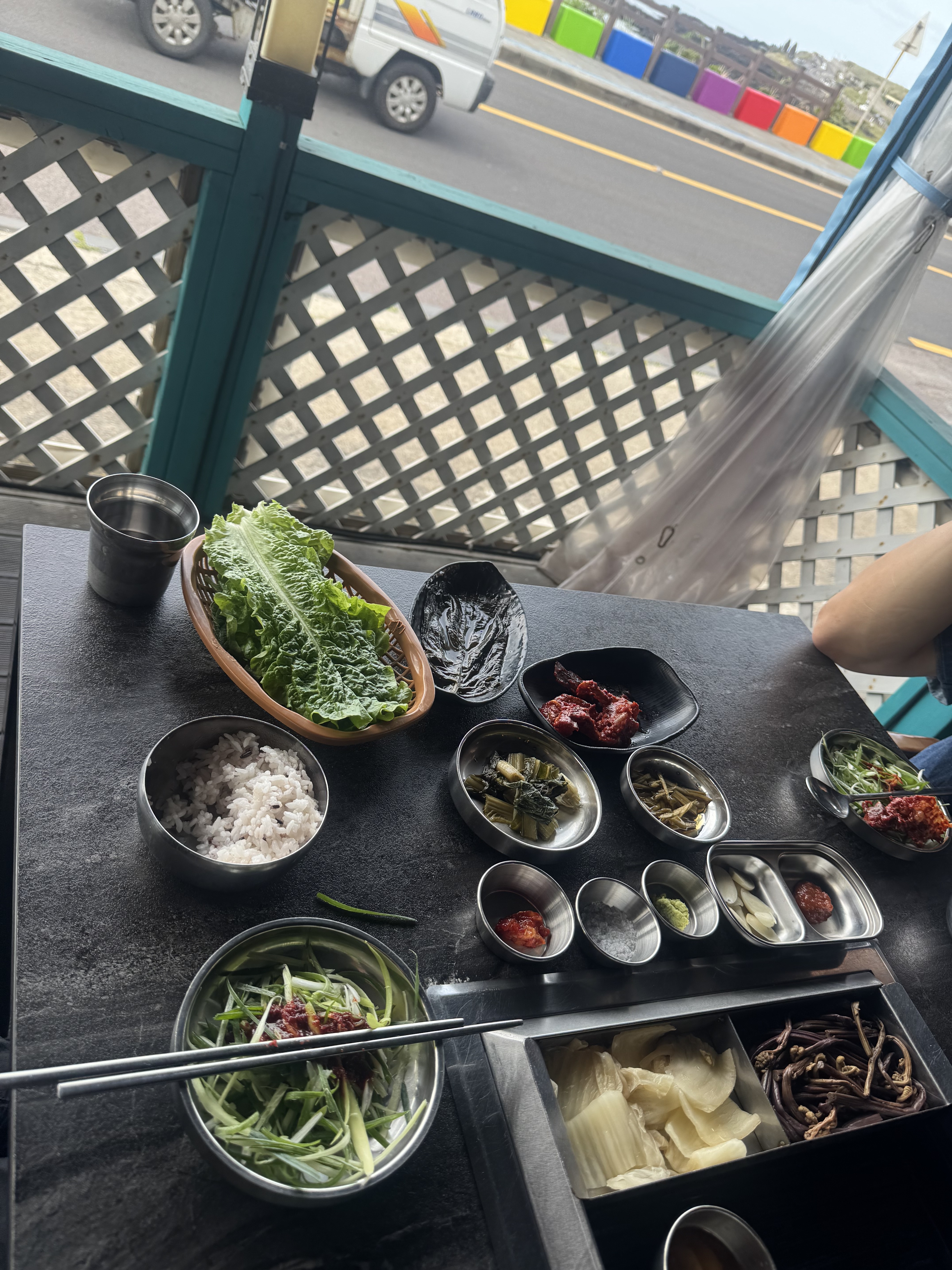 뷰도 너무 좋고 맛있어요 고기 꾸워주셔서 편해요^_^ - 제주 맛집 제주공항그때그집