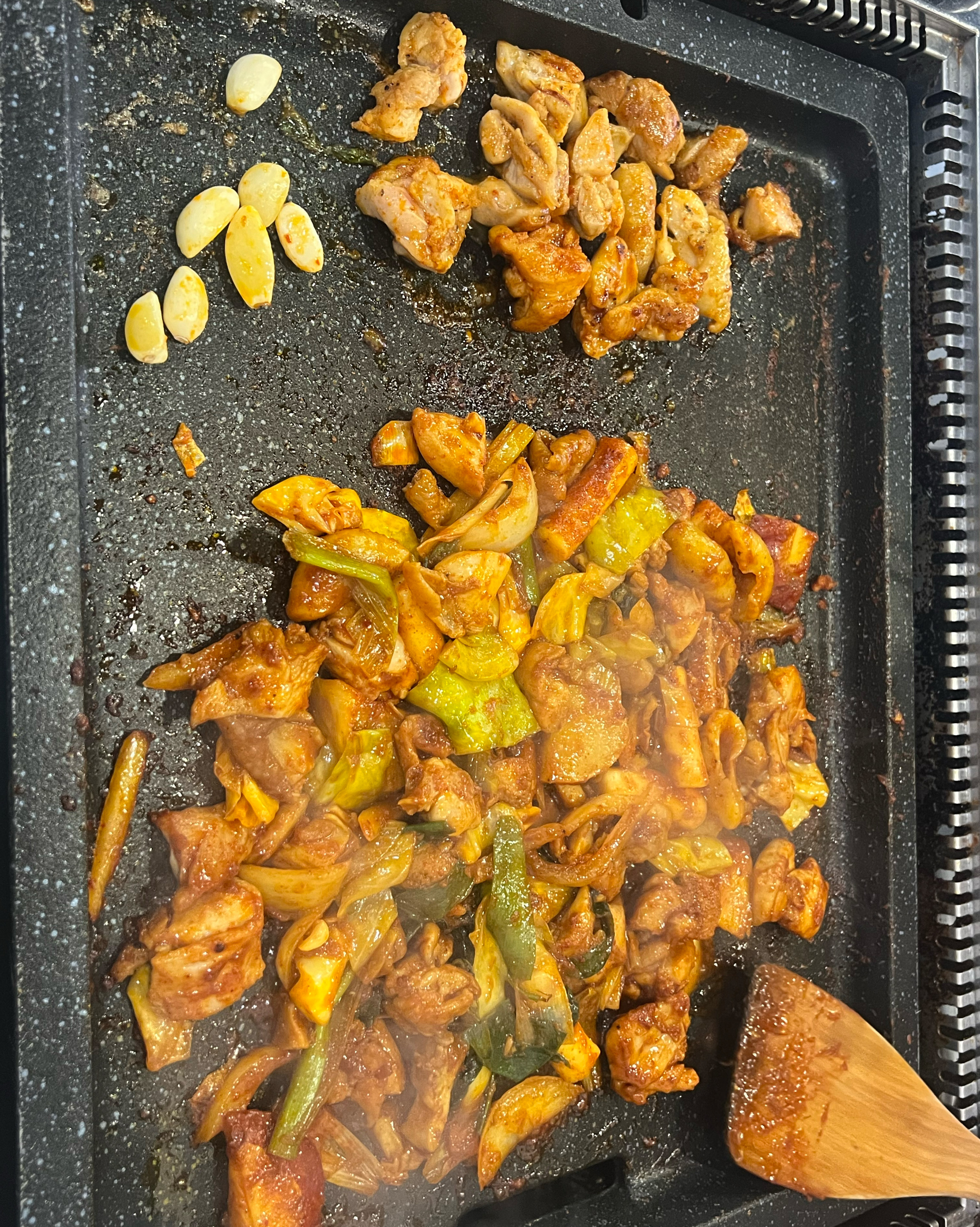 재방문했어요!! 무한리필 닭갈비 집 중에 제일 깔끔하고 야채, 고기 다 많아요 ! 최고….