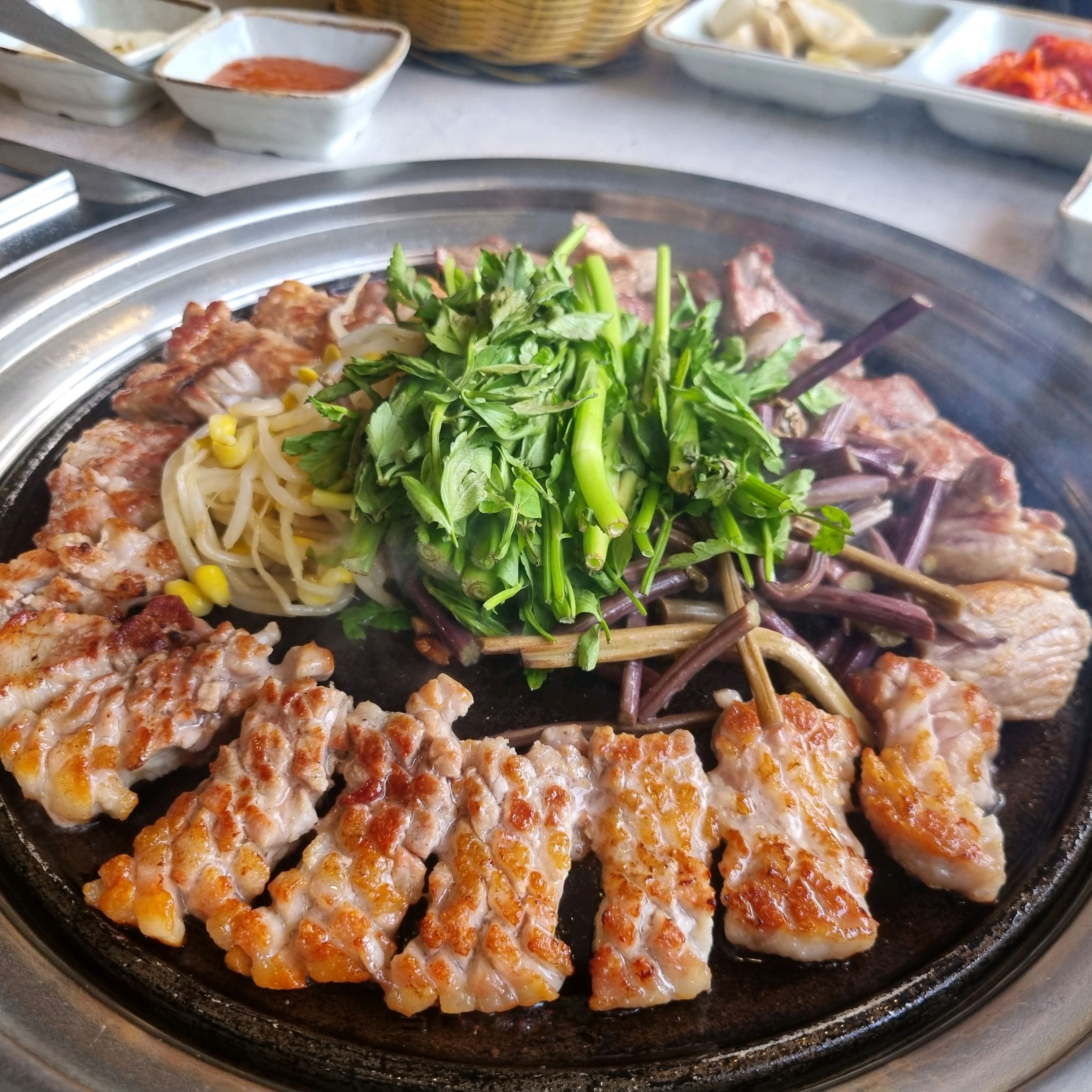 봉명동우산거리 주차장 바로 앞에 있는 고기맛집입니다~ - 대전 맛집 육풍 대전봉명점