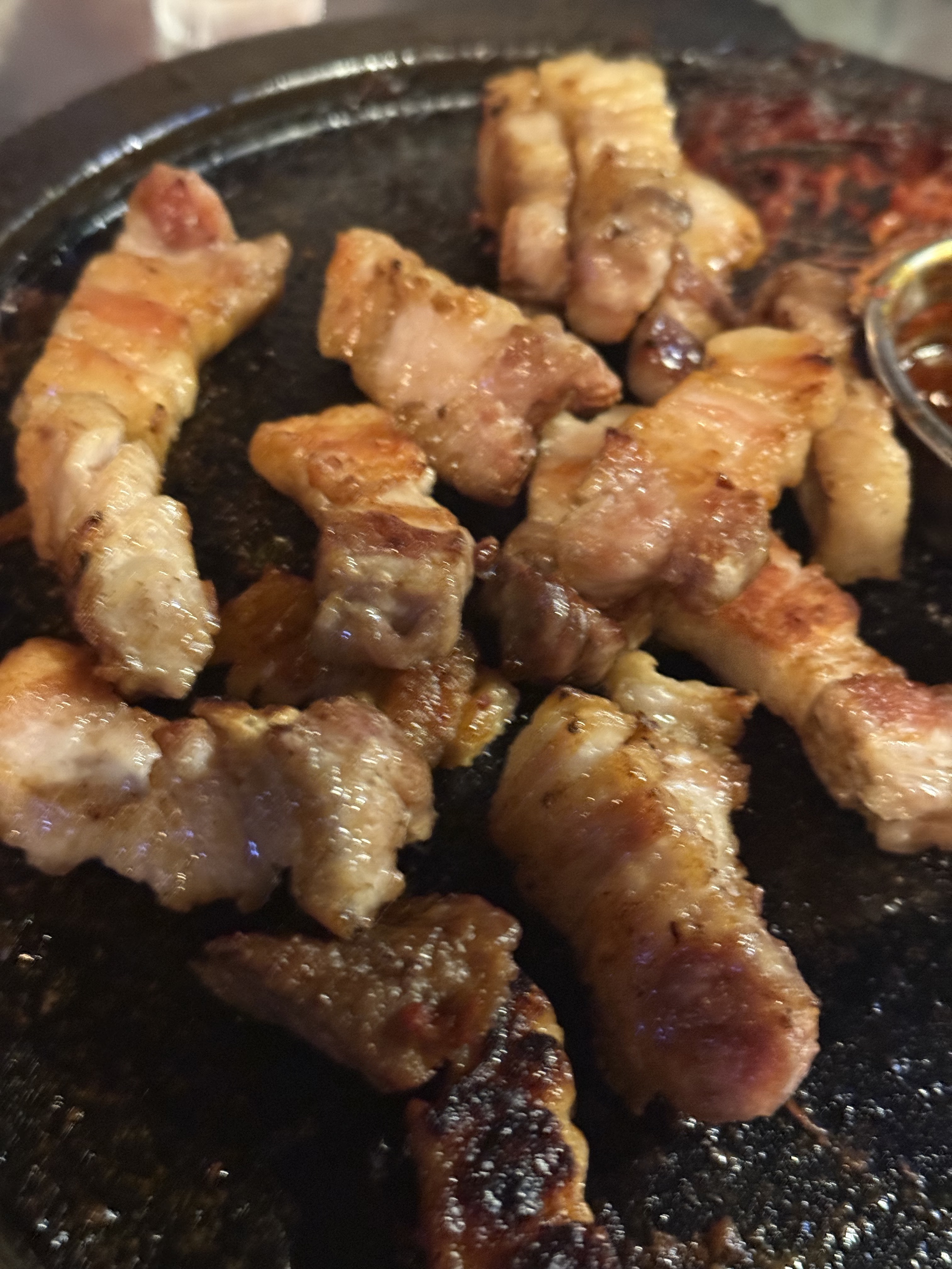 반찬이 다양하고 고기도맛있고 직원분들도 친절해서 좋아요!! - 대구 맛집 미진삼겹살