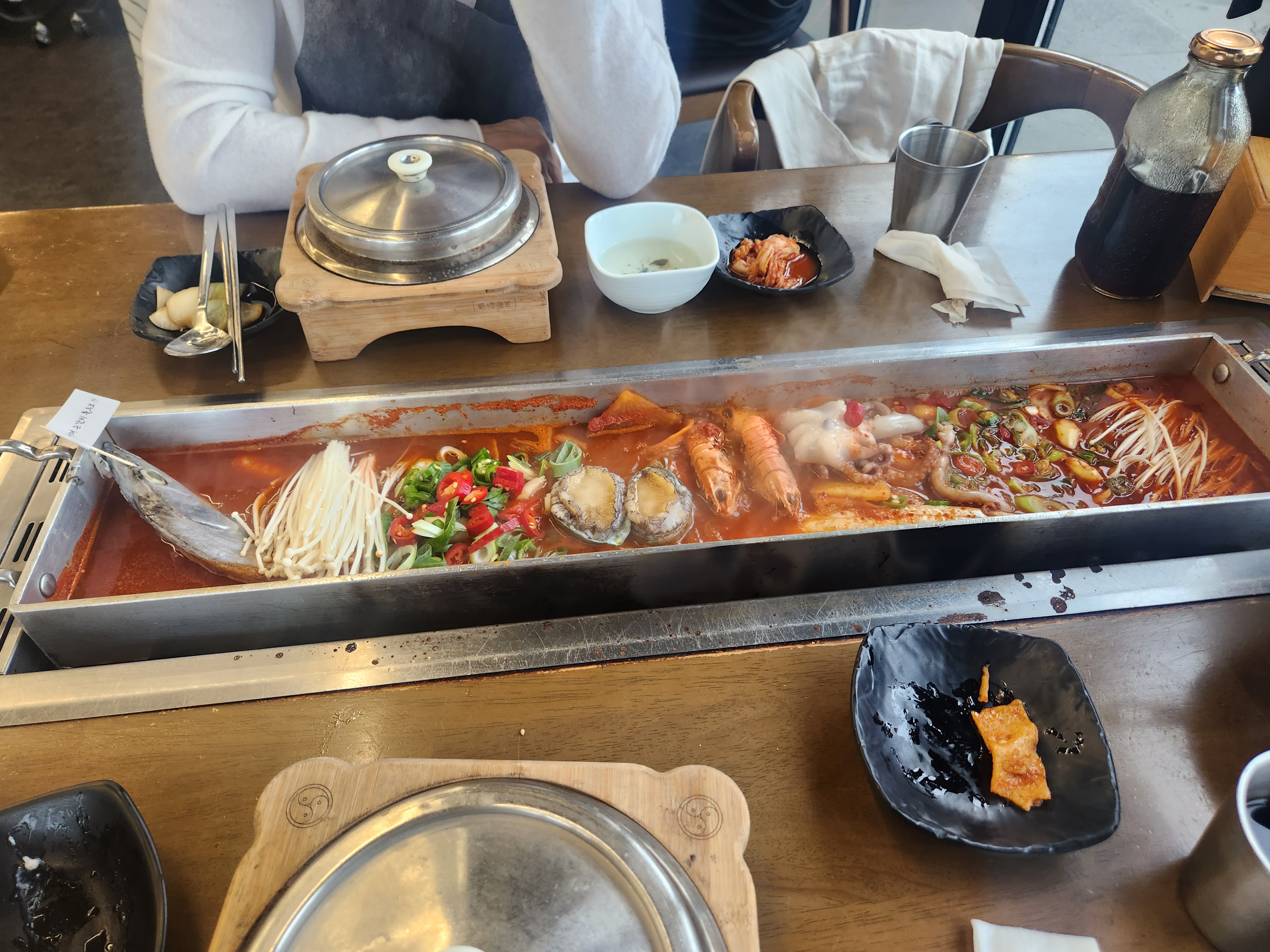 제주도에 통갈치로 사기치는집 많은데 여긴 현지인도 많고 맛집이네요. 통갈치 먹으려면 여기오