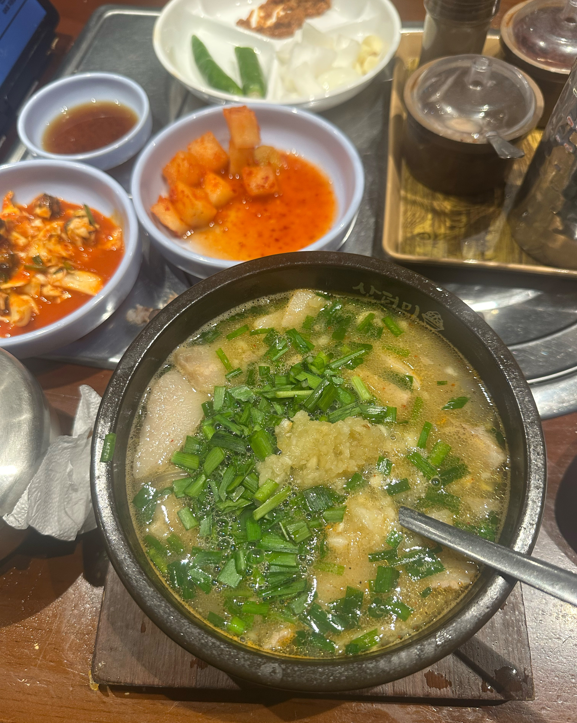 이름 만큼 양도 많고 맛있네요 - 대구 맛집 산더미 미성돼지국밥