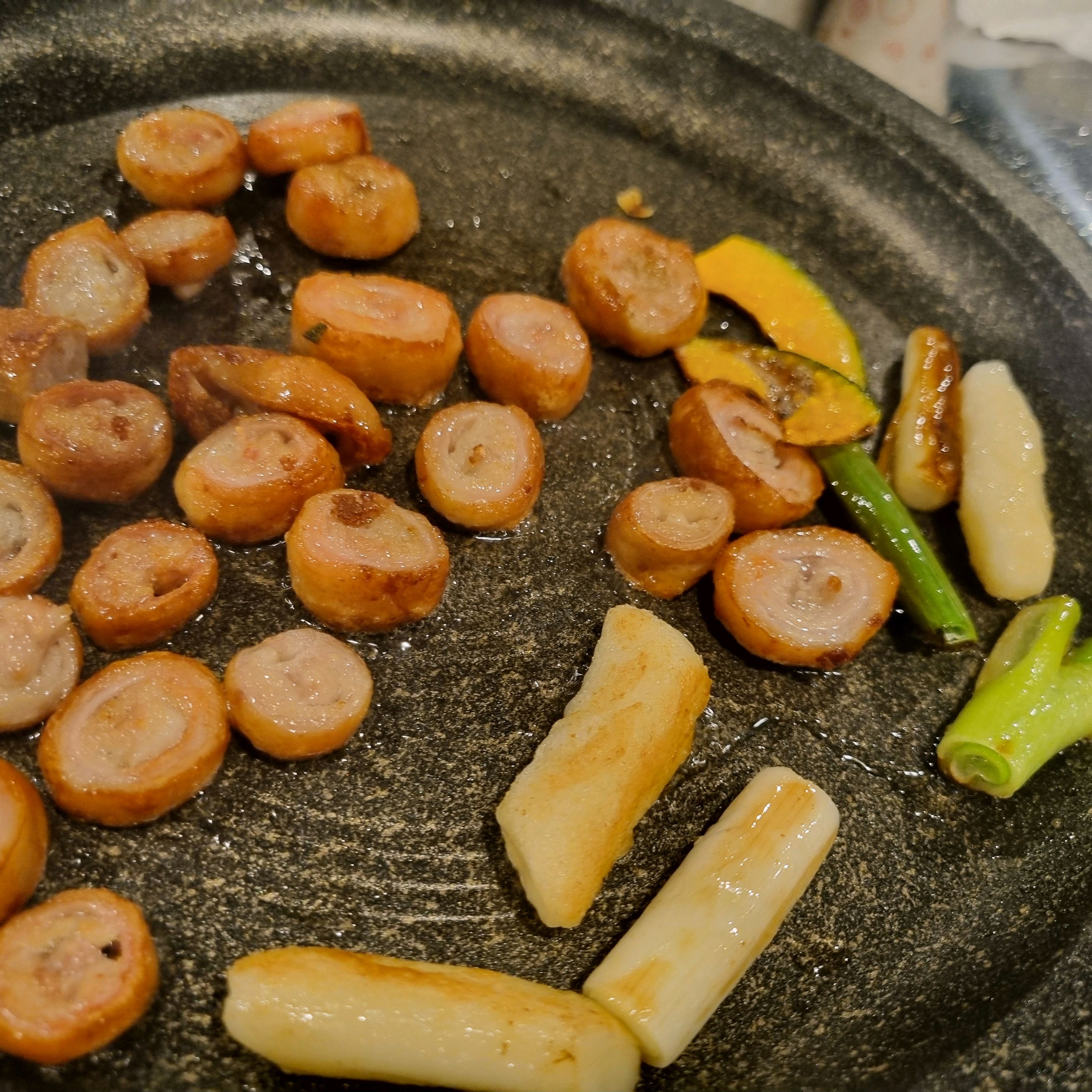 칠곡3지구 새로생긴연막창 막창이 잡내도없고 고소하게 맛이 좋앟습니다. 직원분들도 다 친절하