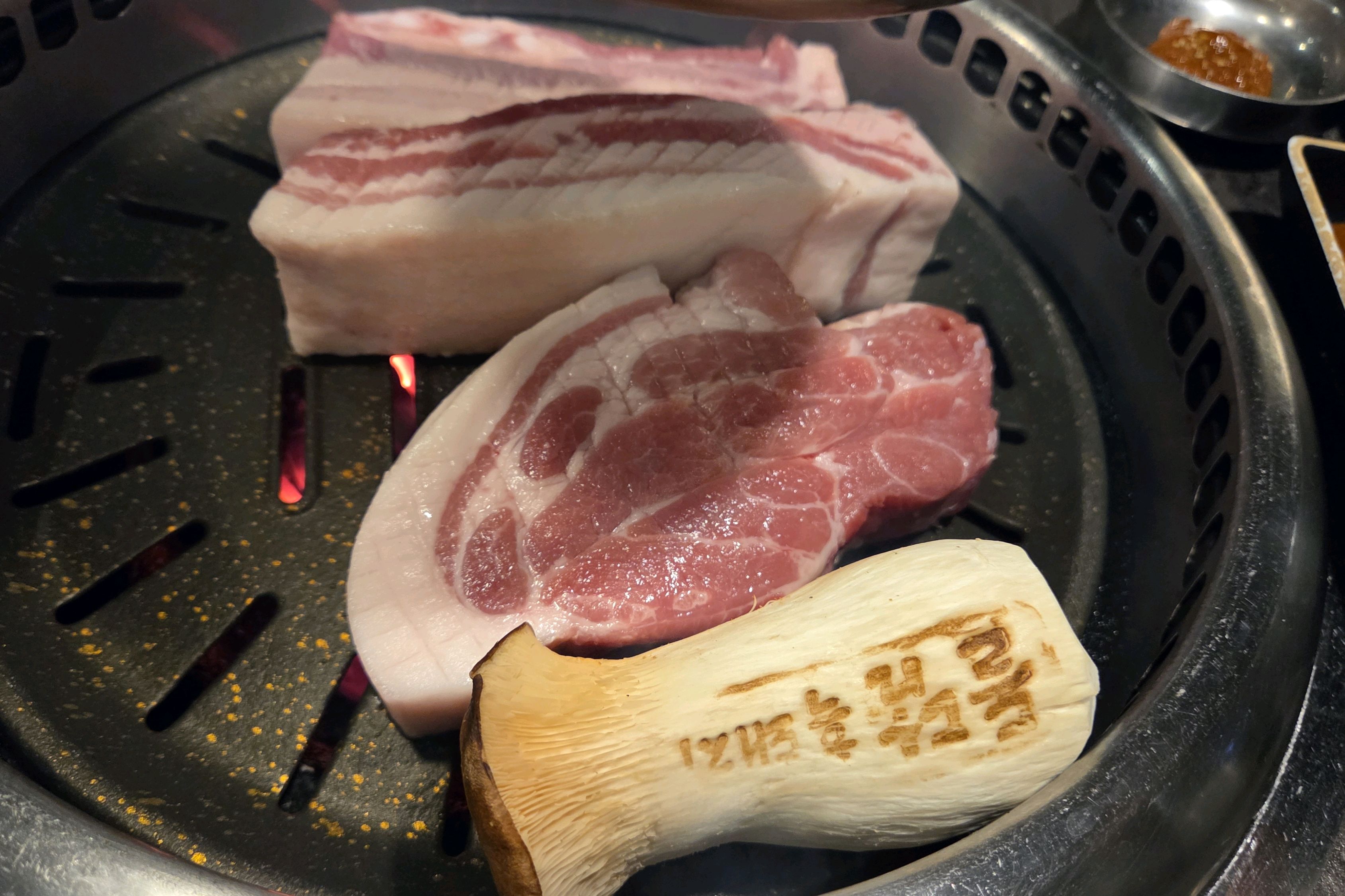 가족들과 함께 정말 맛있게 먹었어요. - 제주 맛집 돌담흑돼지 중문점