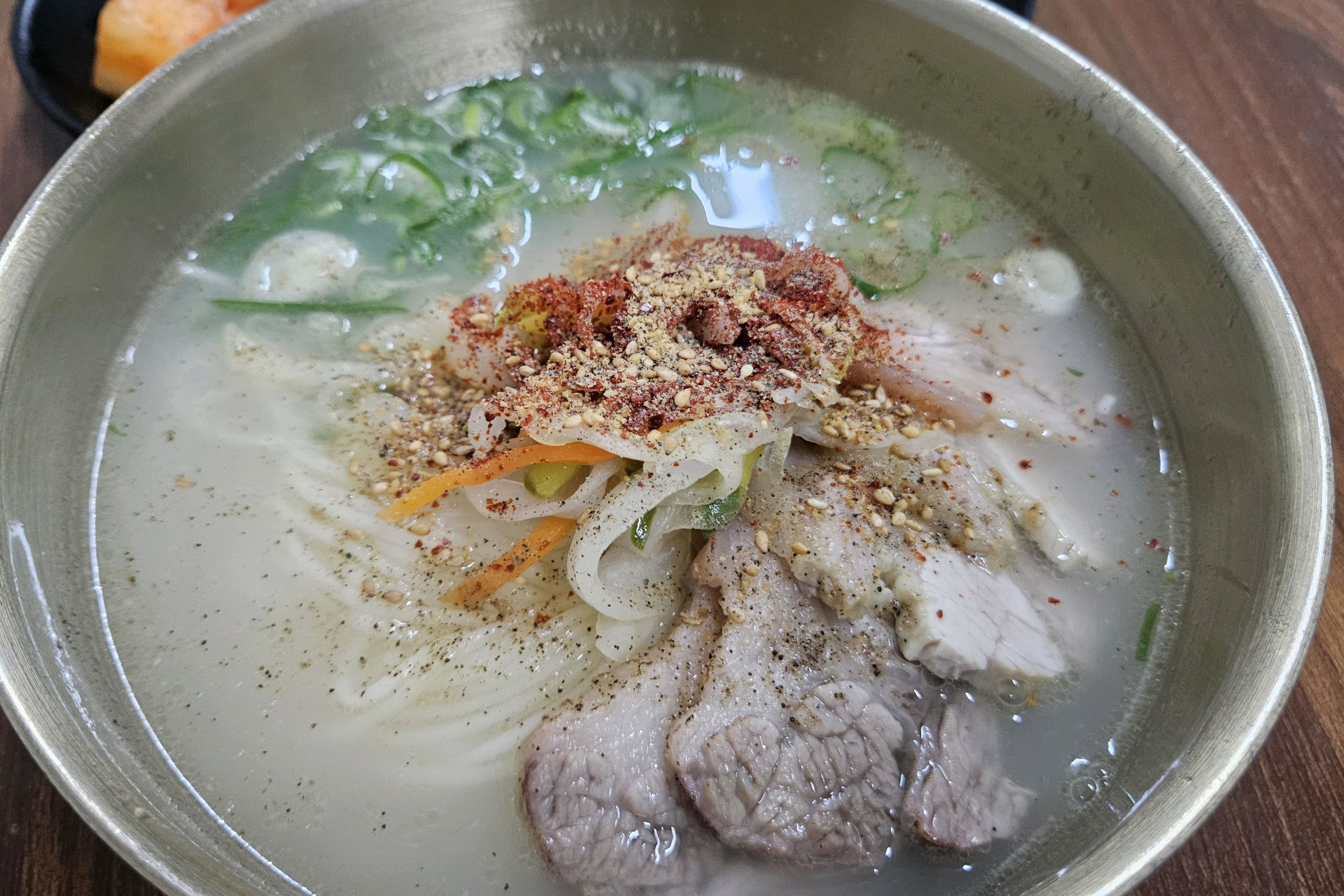 금복식당 얘기 많이 듣고 왔는데, 고기국수 진짜 완전 맛있고 양도 많고, 제주도 느낌 물씬