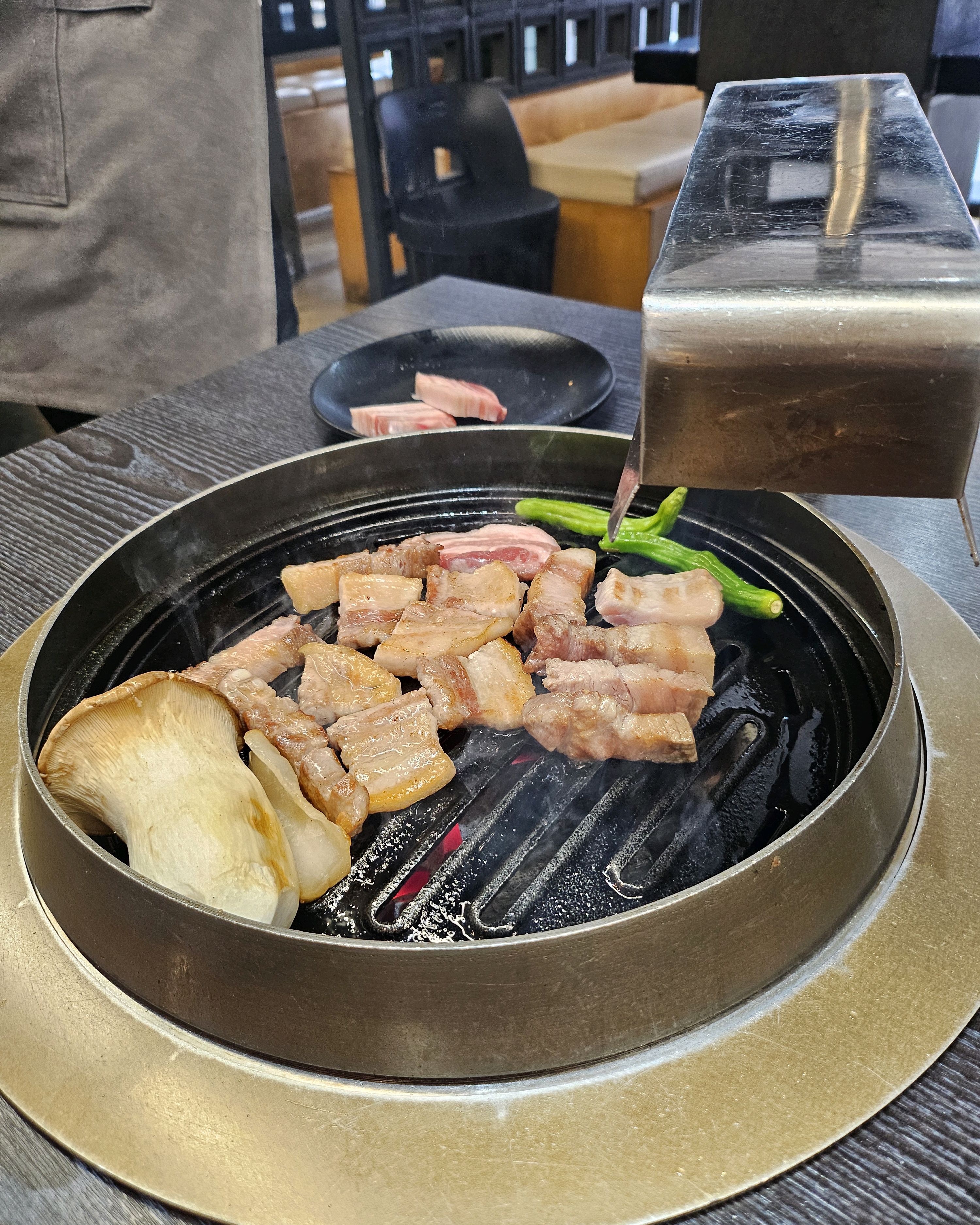 제주 신화월드 처음 와서 첫 제대로된 식사를 풍로에서 하게 되었는데 친절하시고 직접 고기도