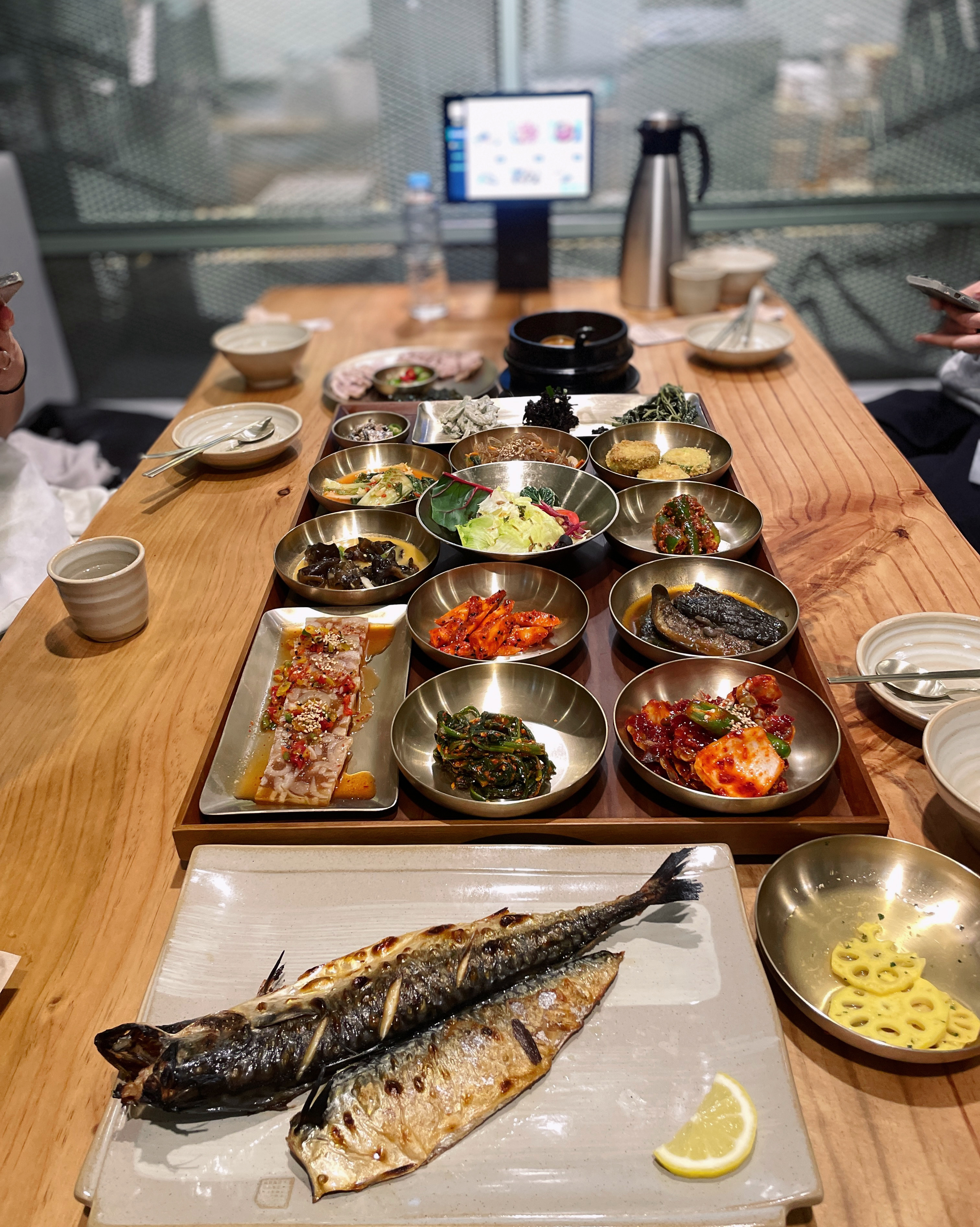 룸으로 예약하고 오니까 프라이빗하게 조용히 식사하기 좋았어요. 음식 조합도 좋고 맛도 깔끔