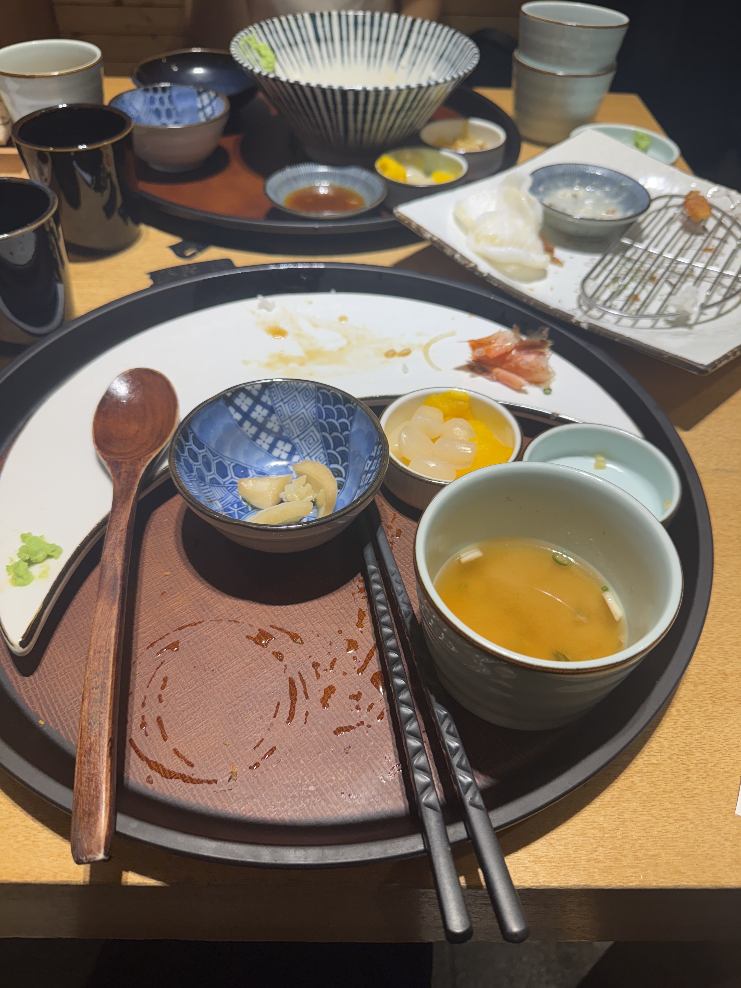 음식이 나오자마자 허겁지겁 먹다보니 그릇비운 사진을 남기게 되네요. 종종 들르게 되는 곳