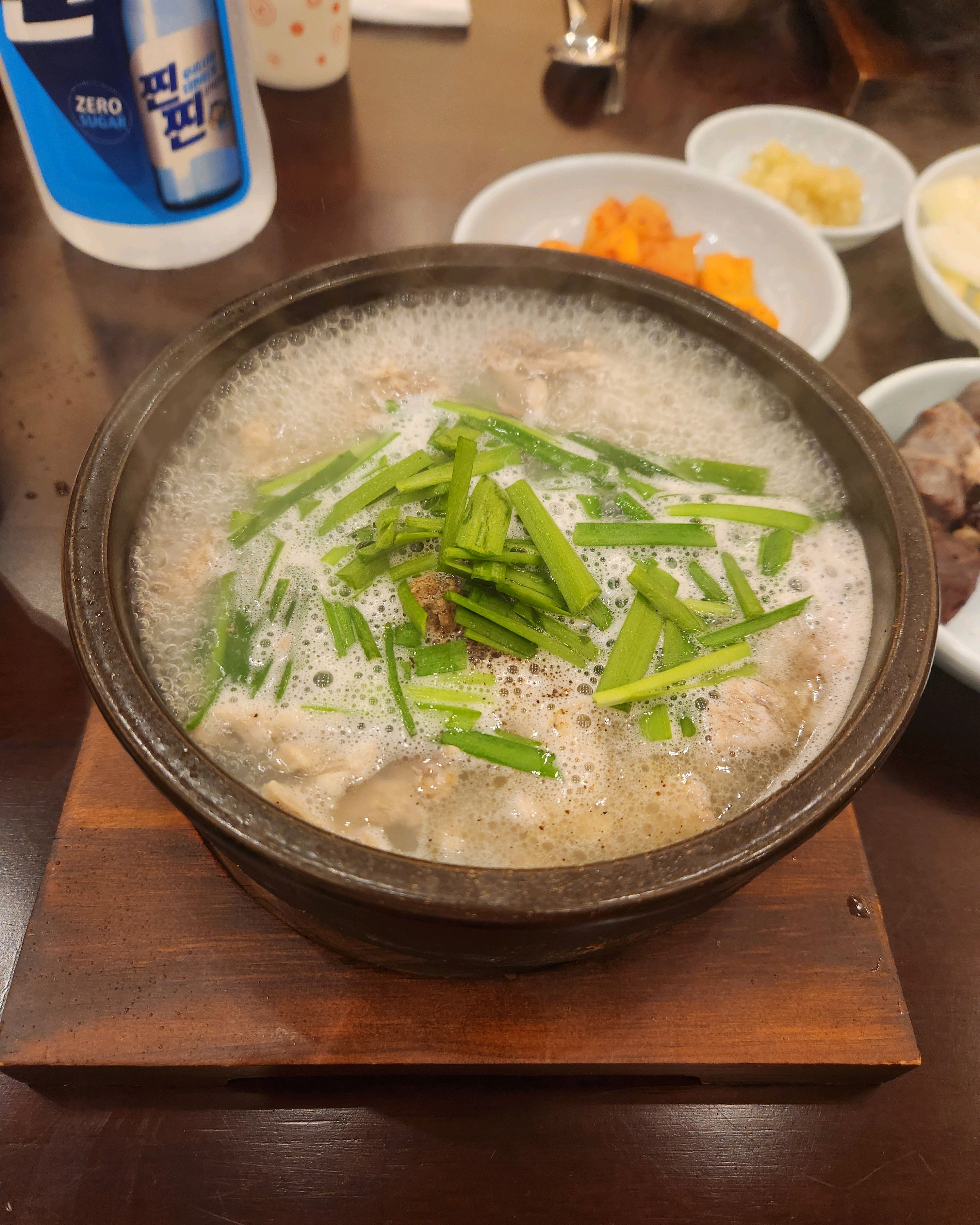 맛이 깔끔하고 고기도 많고 좋아요 - 대구 맛집 산더미 미성돼지국밥 경대점