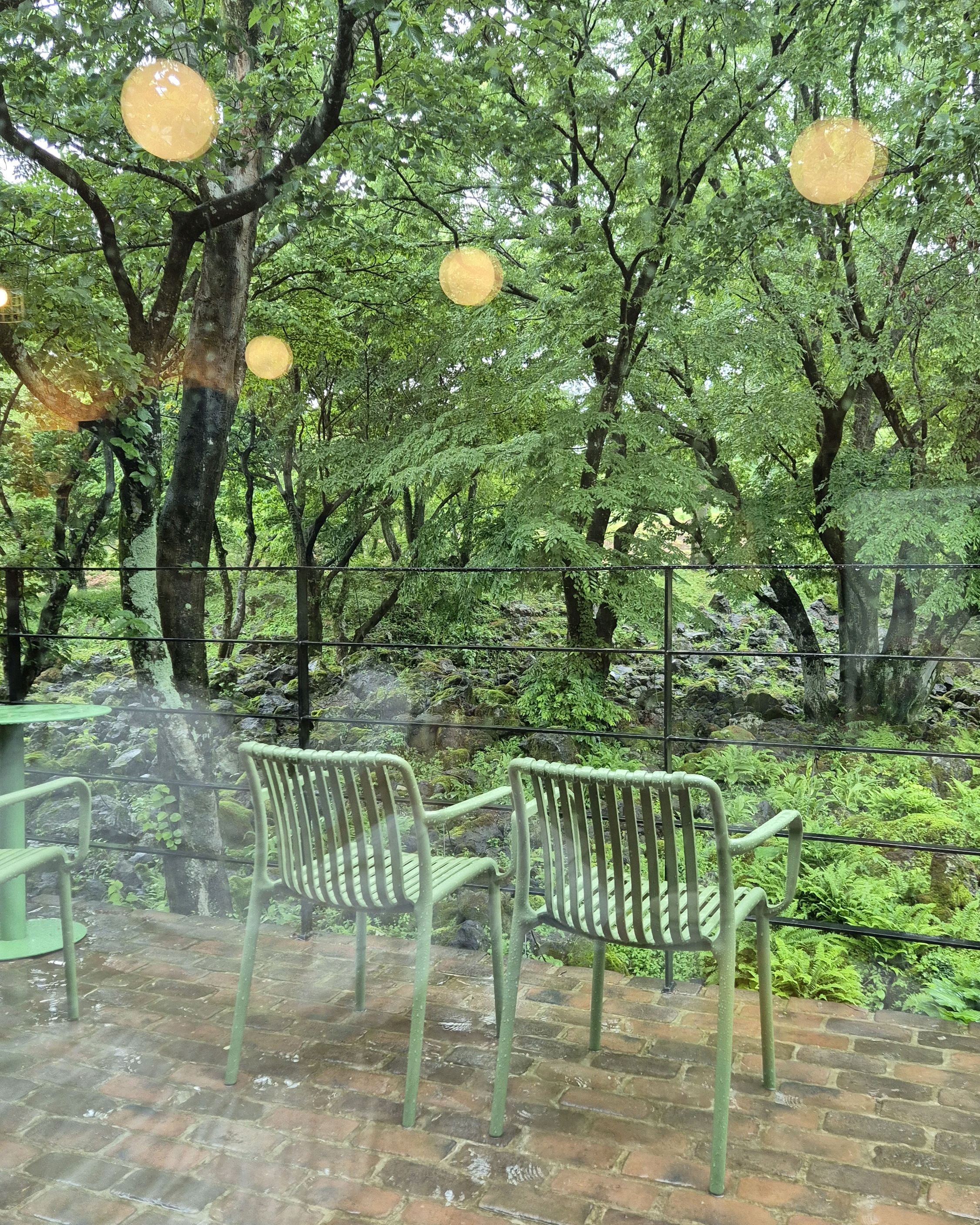 비가와서 어딜갈까 고민하다 왔는데 분위기 정말좋아요 - 제주 맛집 이끼숲소길