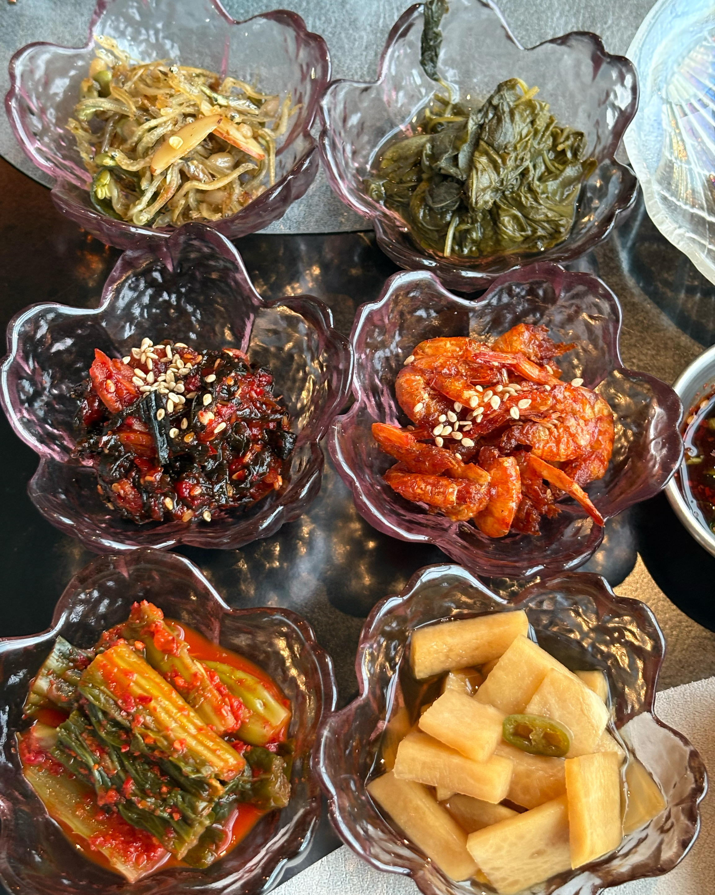 반찬이 너무 정갈하게 나와 먹음직스러워요~ - 부산기장 뜸 오시리아본점
