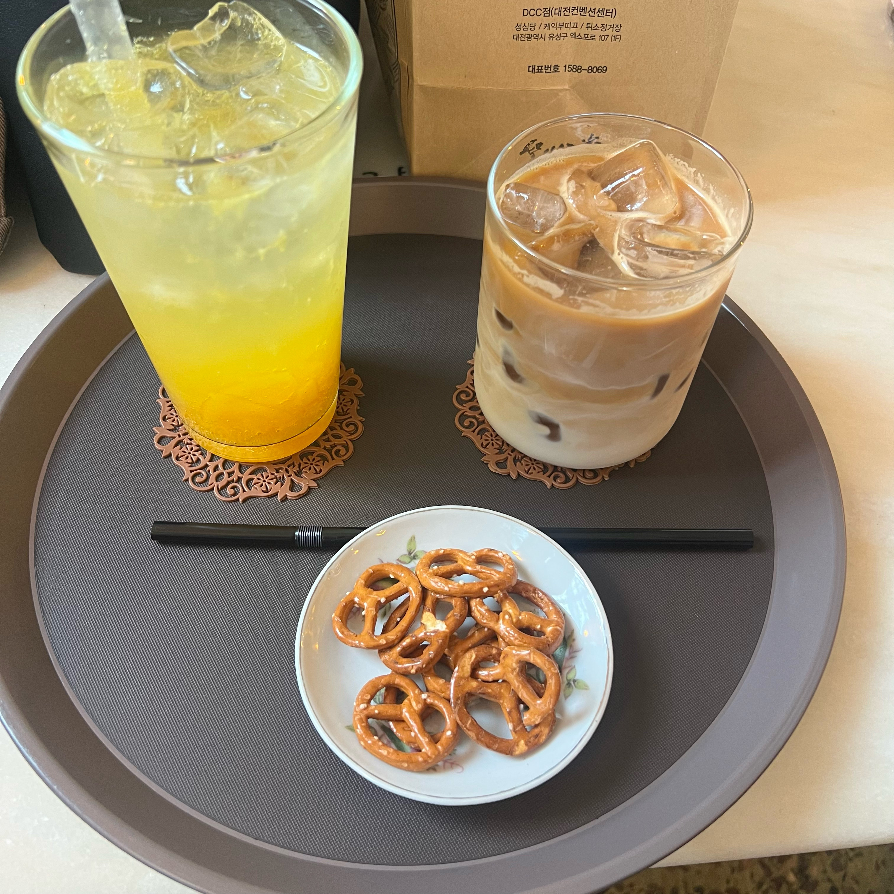 분위기 엄청 힙하네요 ㅎㅎ - 대전 맛집 오여우