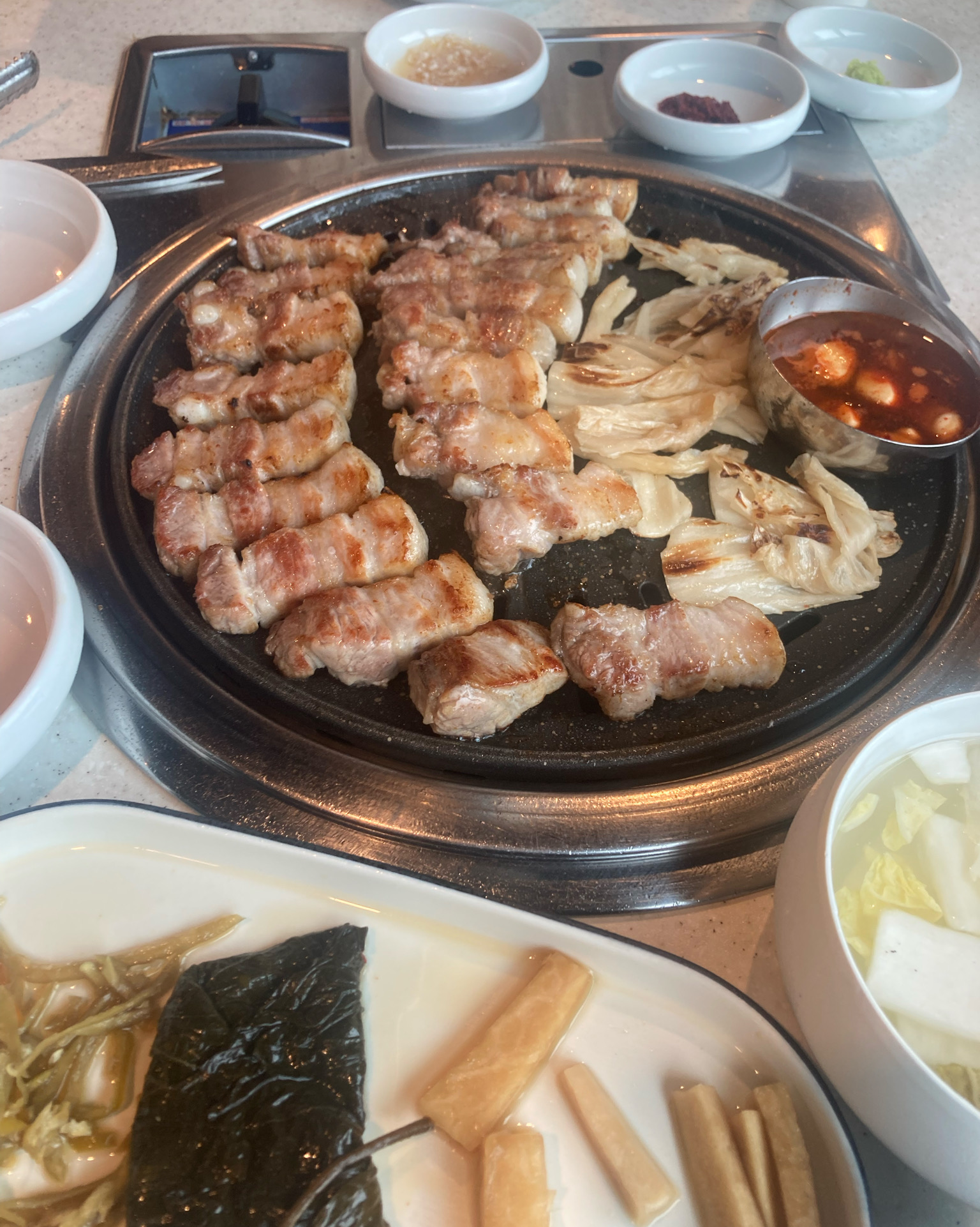 제주도 여행와서 흑돼지 먹으려고 방문했어요 - 제주 맛집 고이정 애월흑돼지 보리짚불구이