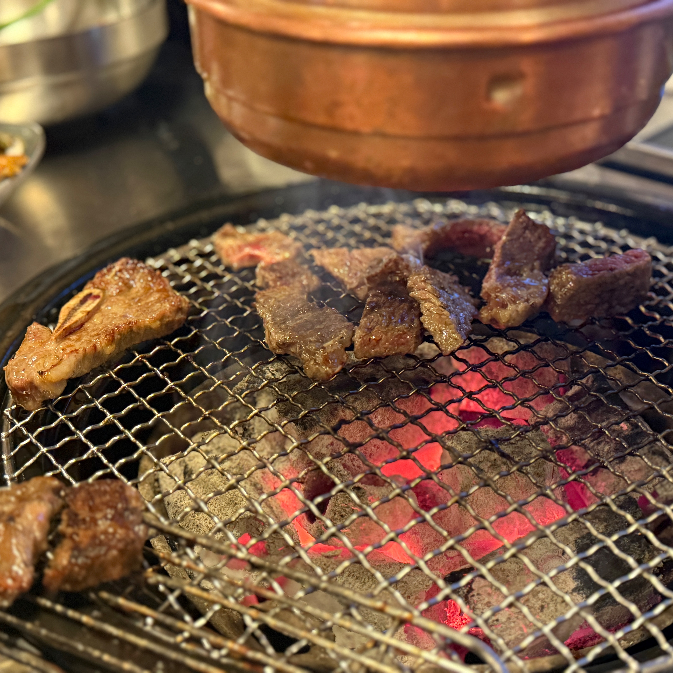 고기도 직접 구워주시고 생갈비가 너무 맛있어요~ 직원분들도 매우 친절하십니다ㅎㅎ - 대구 맛집 우복금 생갈비 대구 본점