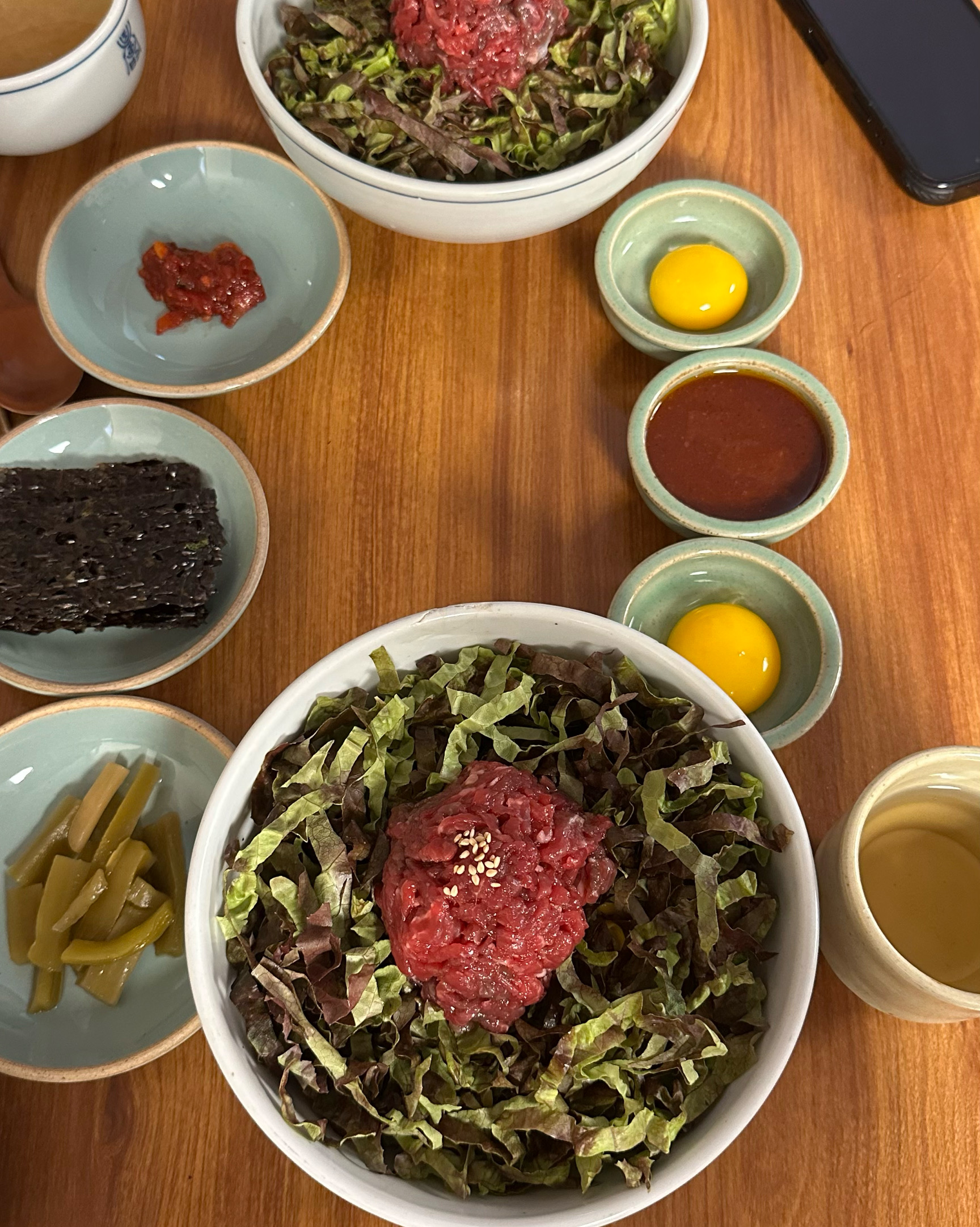 양도 많고 기대 이상 보다 맛있었어요!! 육회 비빔밥 한 입 먹는 순간 엄청 맛있어서 기분
