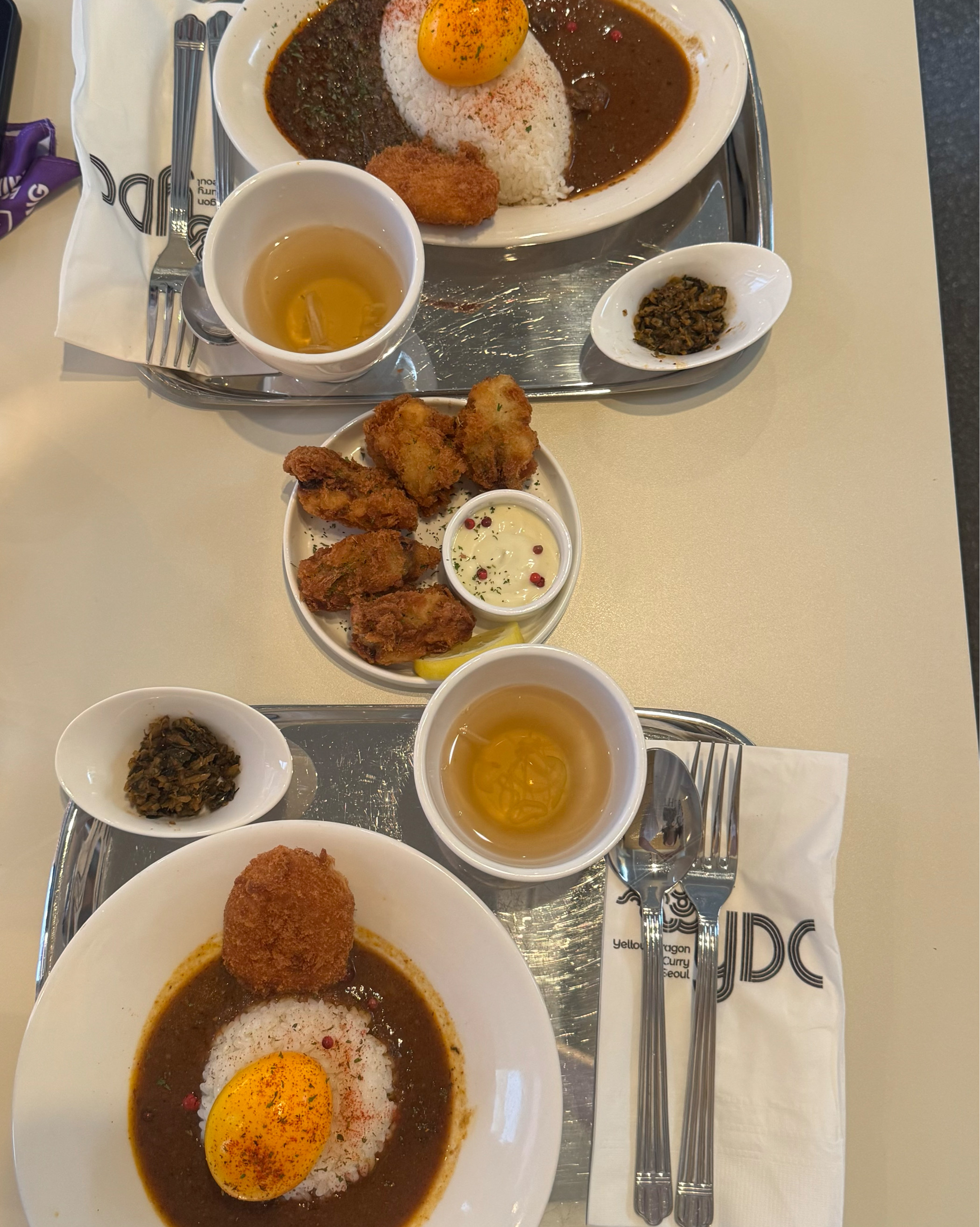 우연히 들어왔는데 유명한 곳이었어요 - 종로 맛집 옐로 드래곤 커리 서순라길 본점
