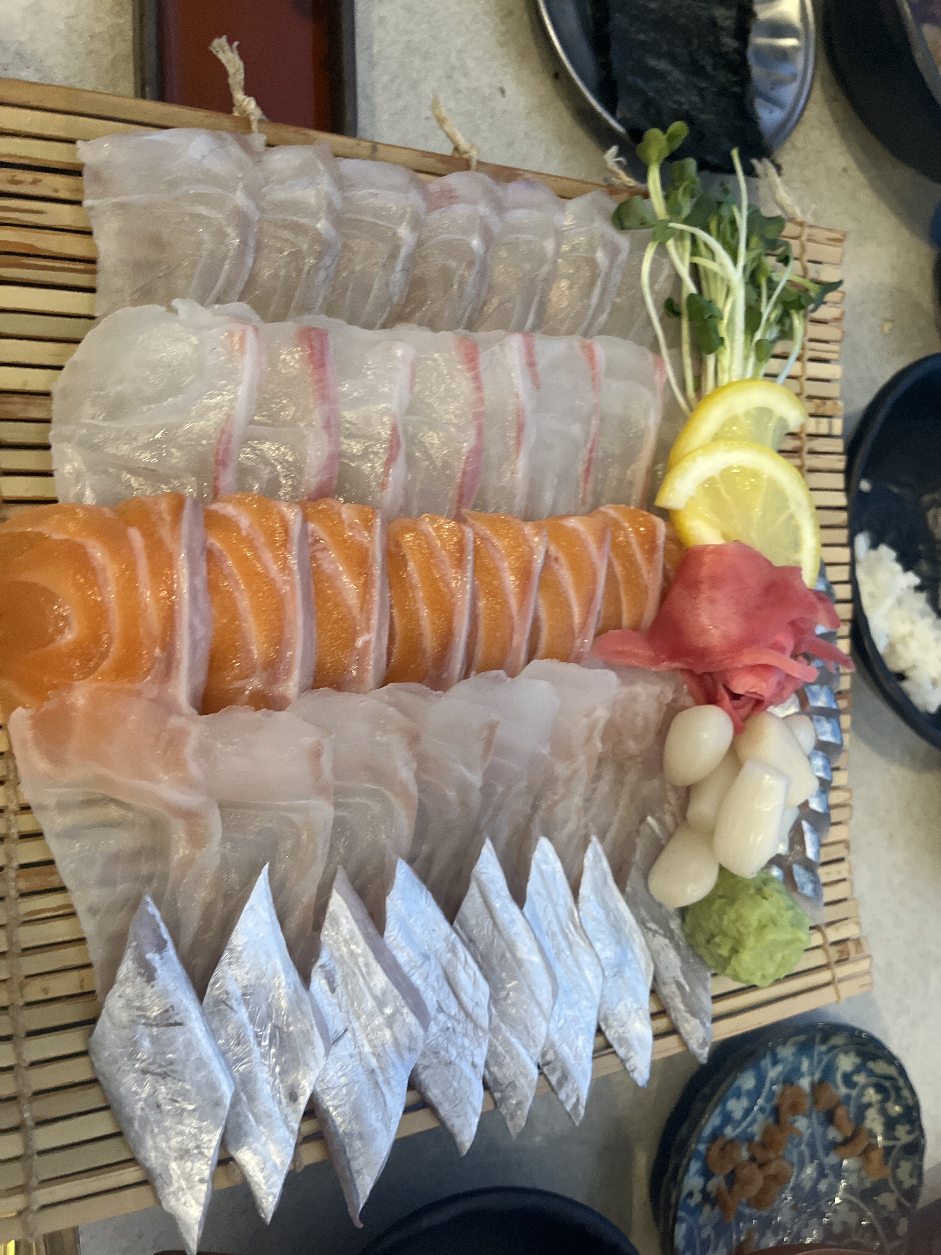 네이버 보고 검색해서 왔는데 분위기랑 음식맛이 둘다 너무 만족스러웠어요!! - 제주 맛집 훈남횟집