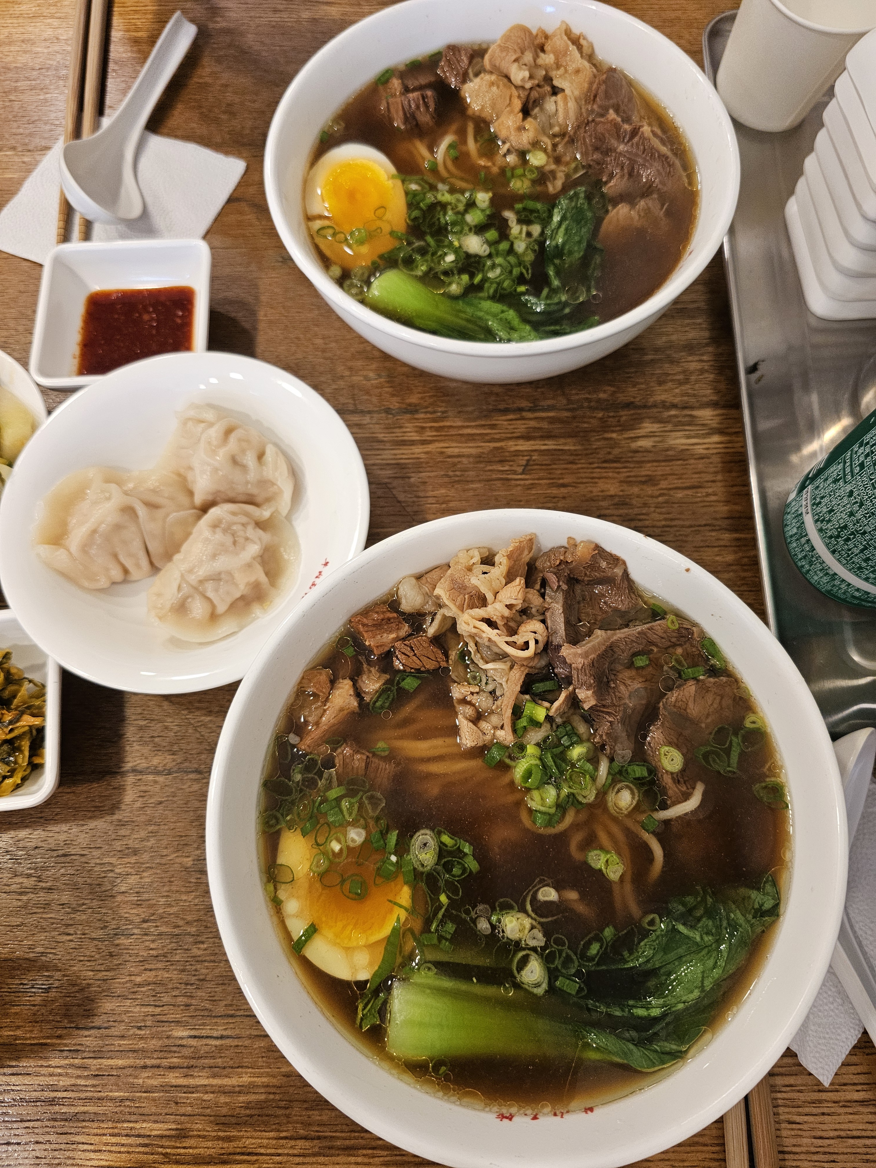 평소에 잘 먹지 못하는 메뉴라 특별하고 만두도 육즙많아 진짜 맛있어요! 오이소채는 국수와 