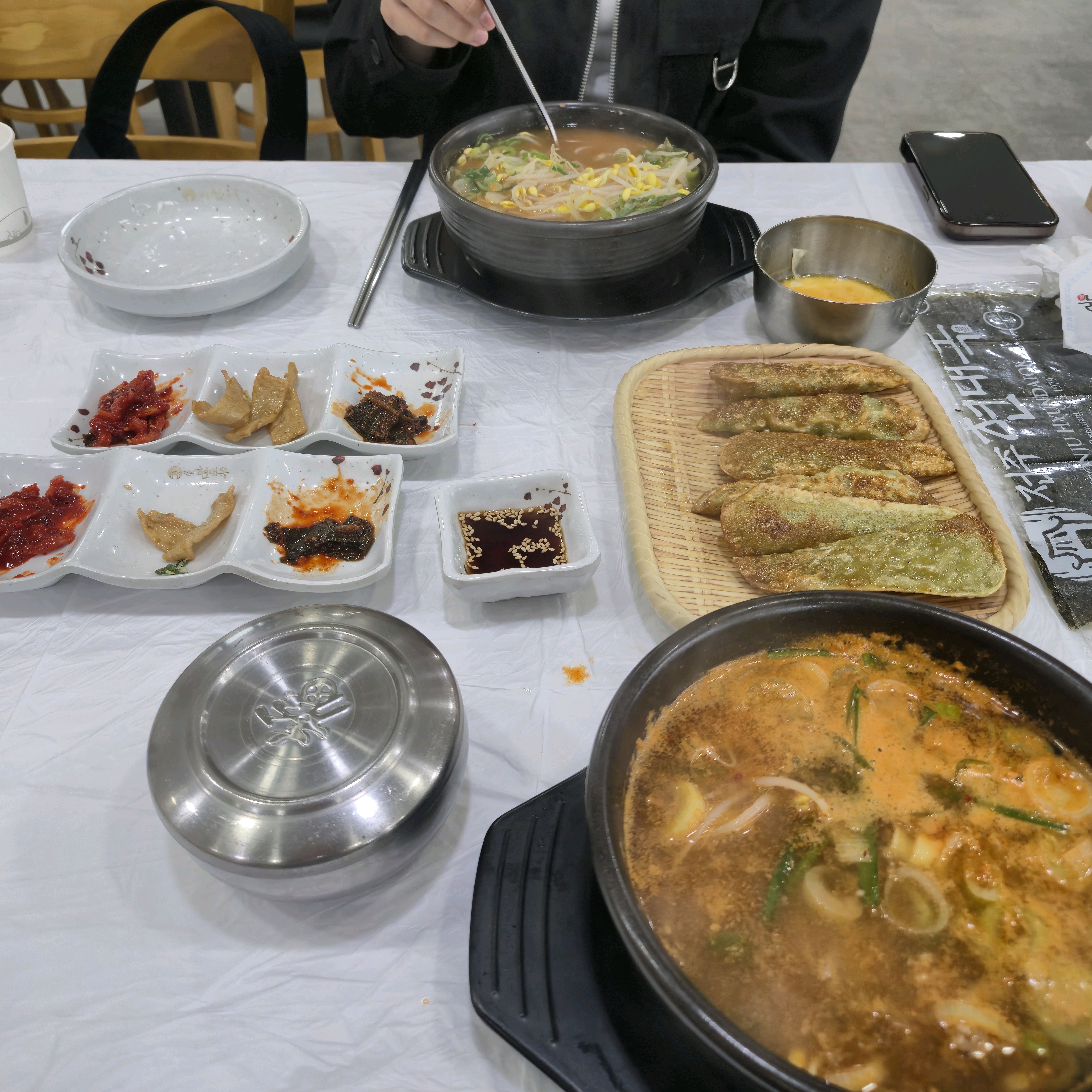 속초 여행와서 들렀는데 국밥이 진짜 맛있고 깔끔해요! 사장님도 너무 친절하시고... 완전 