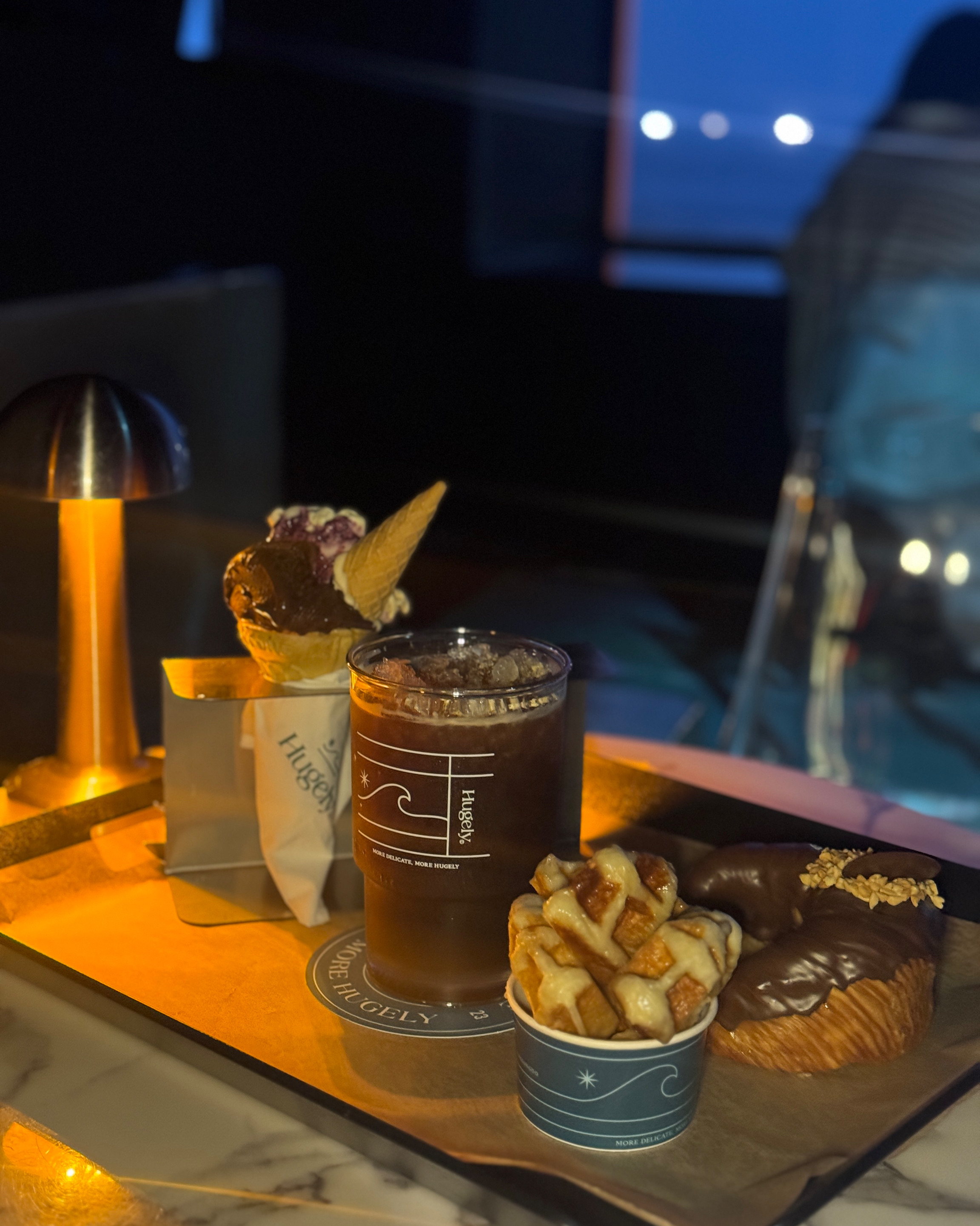 워낙 핫한 카페로 저녁에 방문 했는데 디저트가 거의 품절이더라구요~ - 제주 맛집 휴즐리 제주