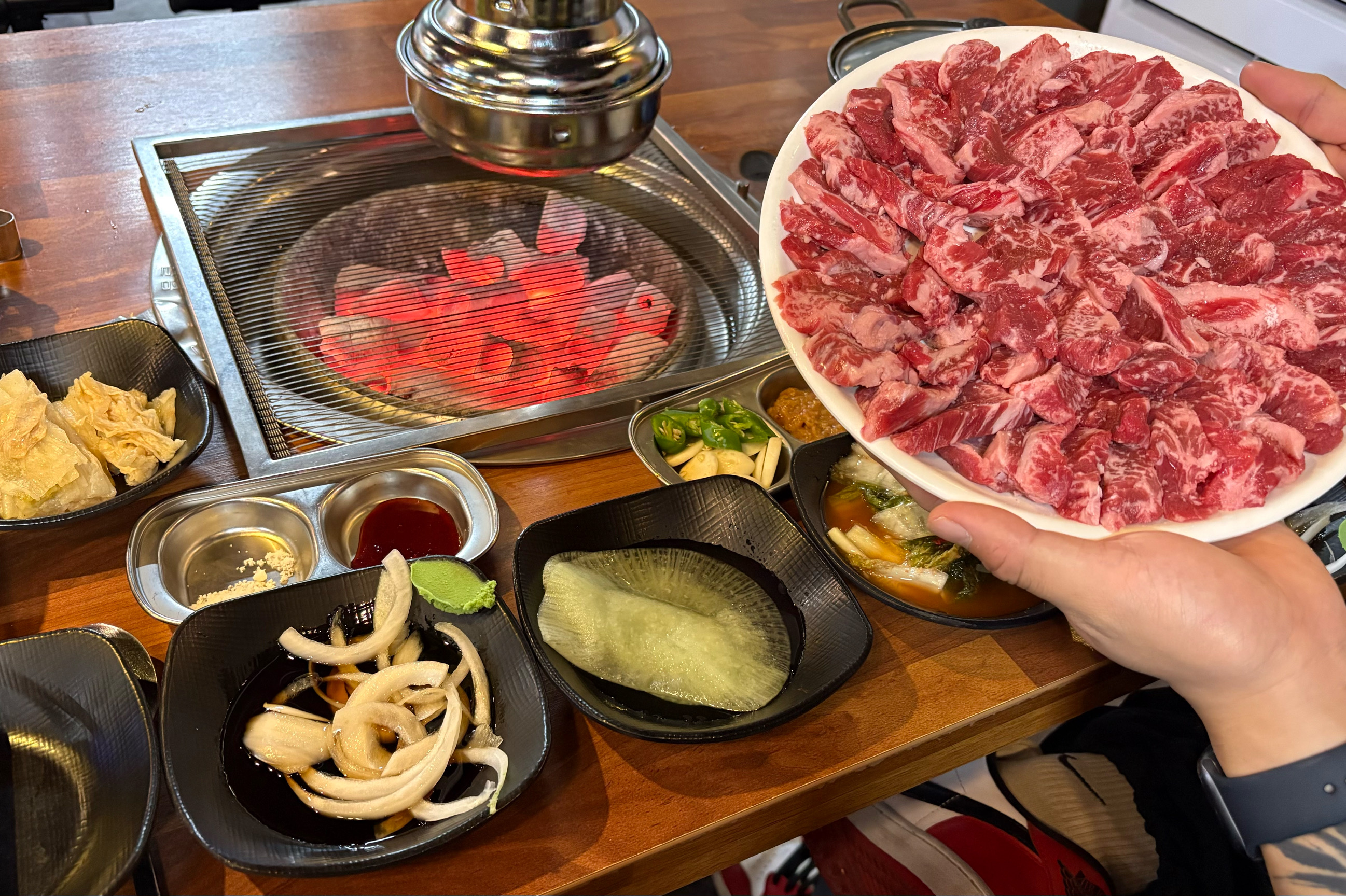 남자친구가 맛있는 곳이라고 해서 왔는데 정말 맛있네용 ~.~ 반찬도 알차게 맛있게 나오고