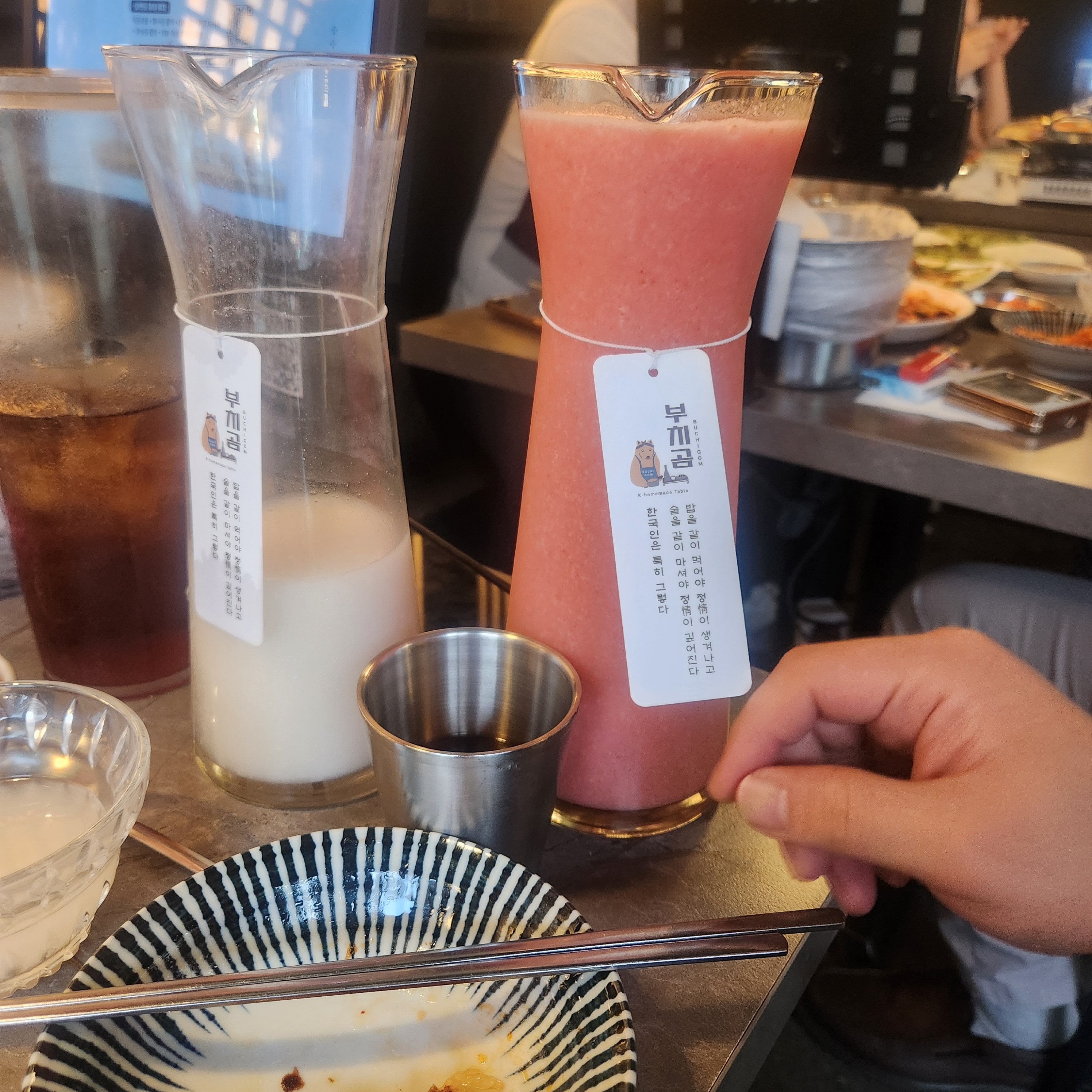 친구 소개로 왔는데 너무 맛있게 먹고 가요~~ 막걸리도 다양하고 안주도 너무 맛있어서 만족
