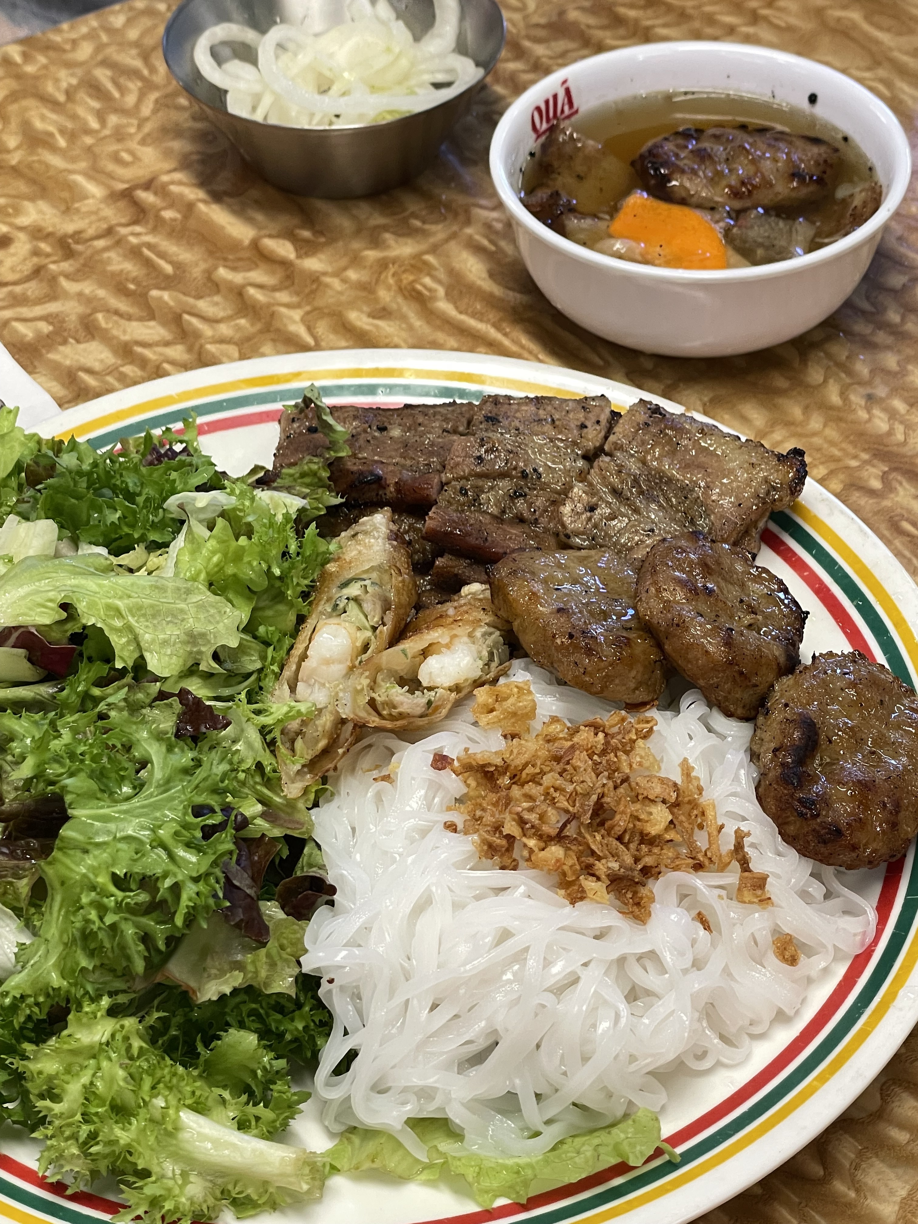 분짜, 쌀국수, 반쎄오 시켰는데 너무 맛있어요~! 매장도 넓고 음식도 맛있고 청결하네요ㅎㅎ