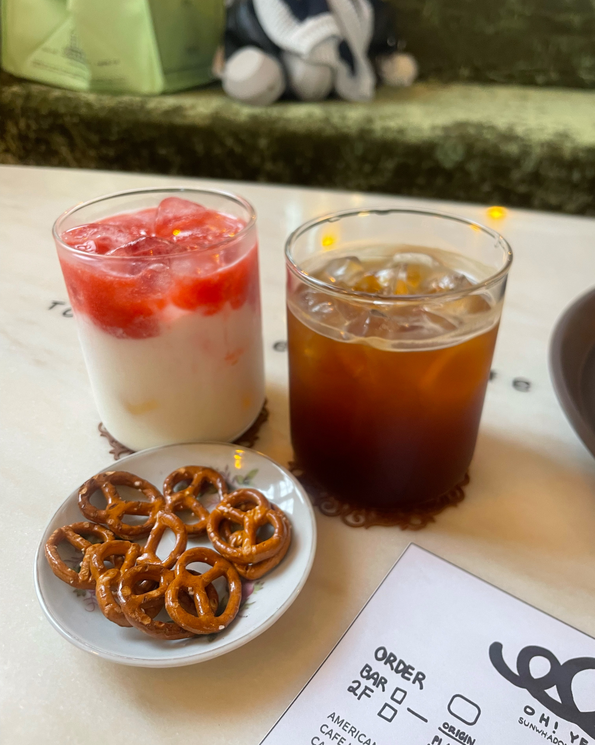 음료는 물론이고 인테리어가 너무 느낌 좋아요 소품 하나하나 탐나요💕 - 대전 맛집 오여우