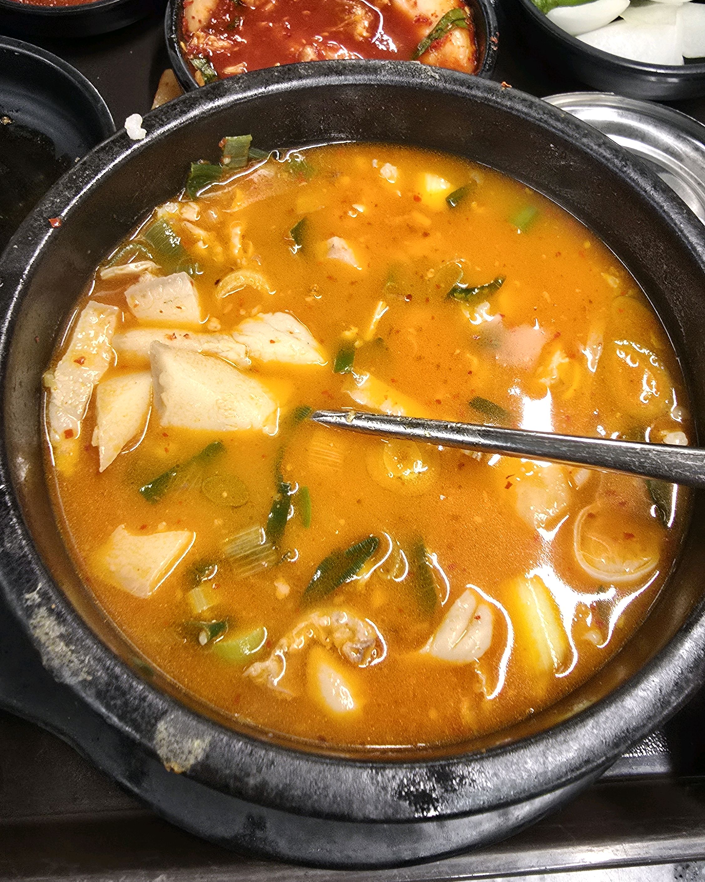 최악의 순대국밥집!!  맛집이라고해서 찾아갔는데 가게에는 돼지 썩은냄새나는건지 국밥에서나는
