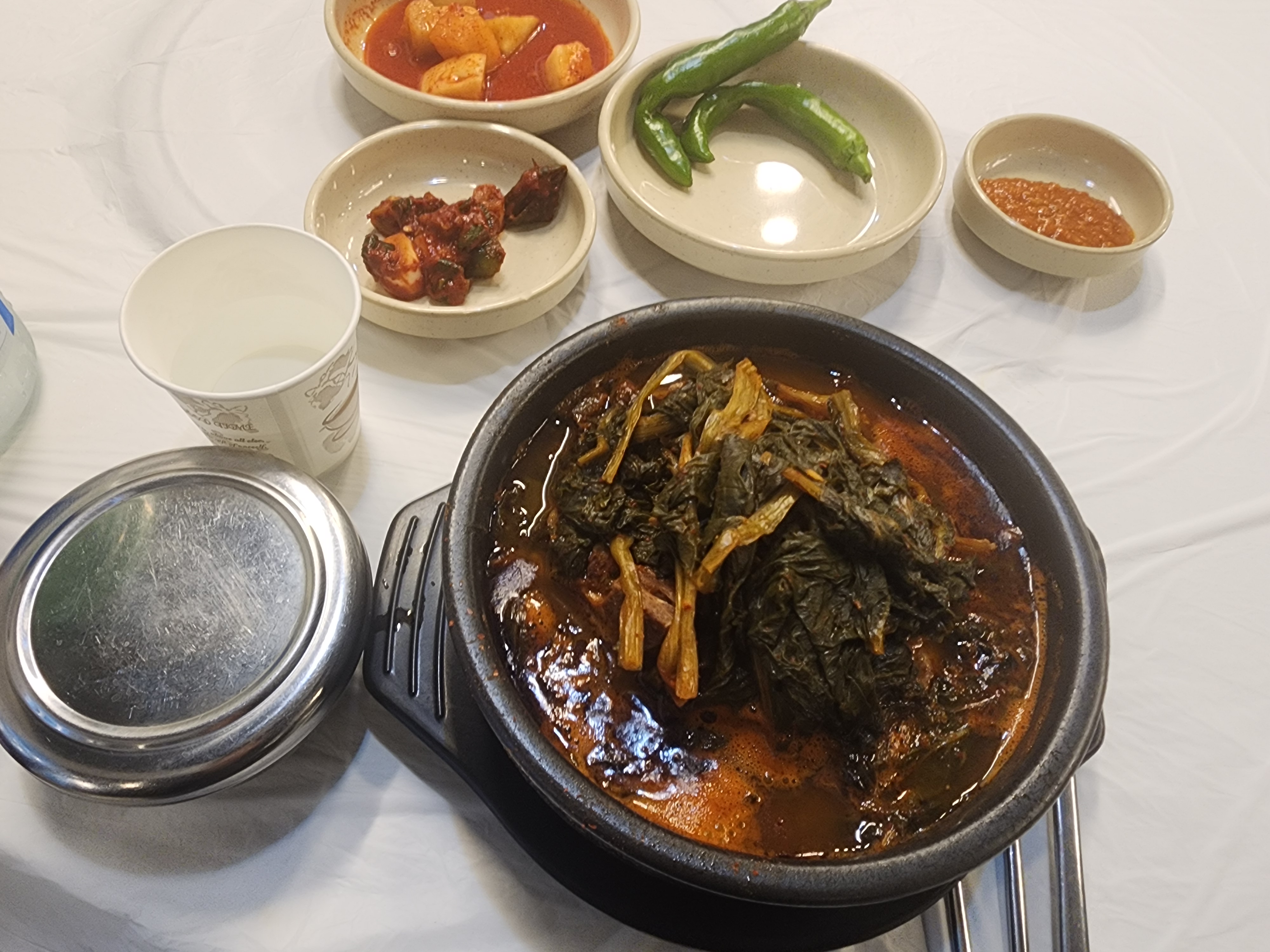 매장이 밝고 넓고 깨끗해요. 혼밥도 가능해요. 맛도 괜찮습니다. - 대전 맛집 역전뜨끈이뼈구이