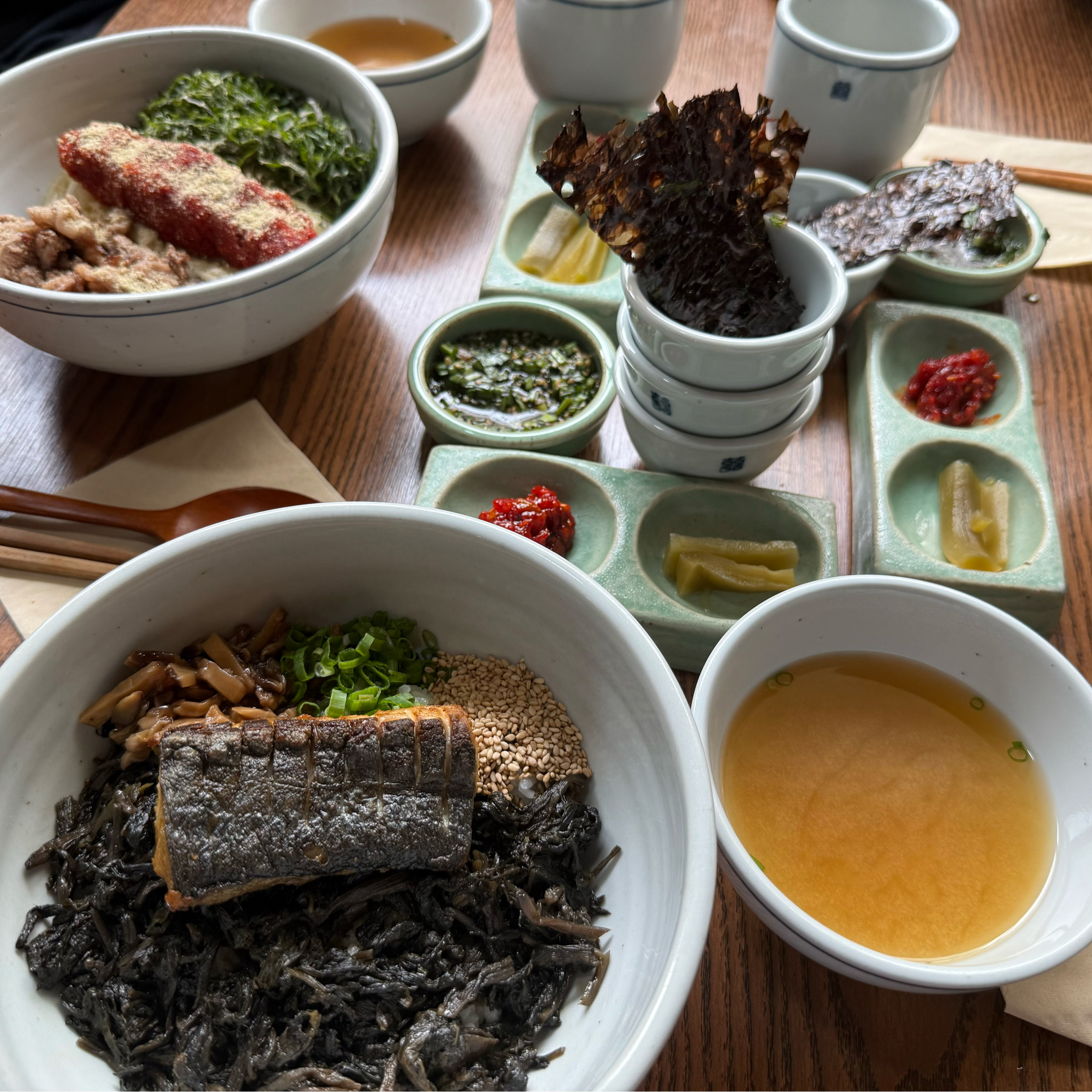 여러 번 왔는데 이제서야 리뷰를 남기네요! 메뉴 하나씩도 먹어봤는데 다 삼치곤드레밥이 제 