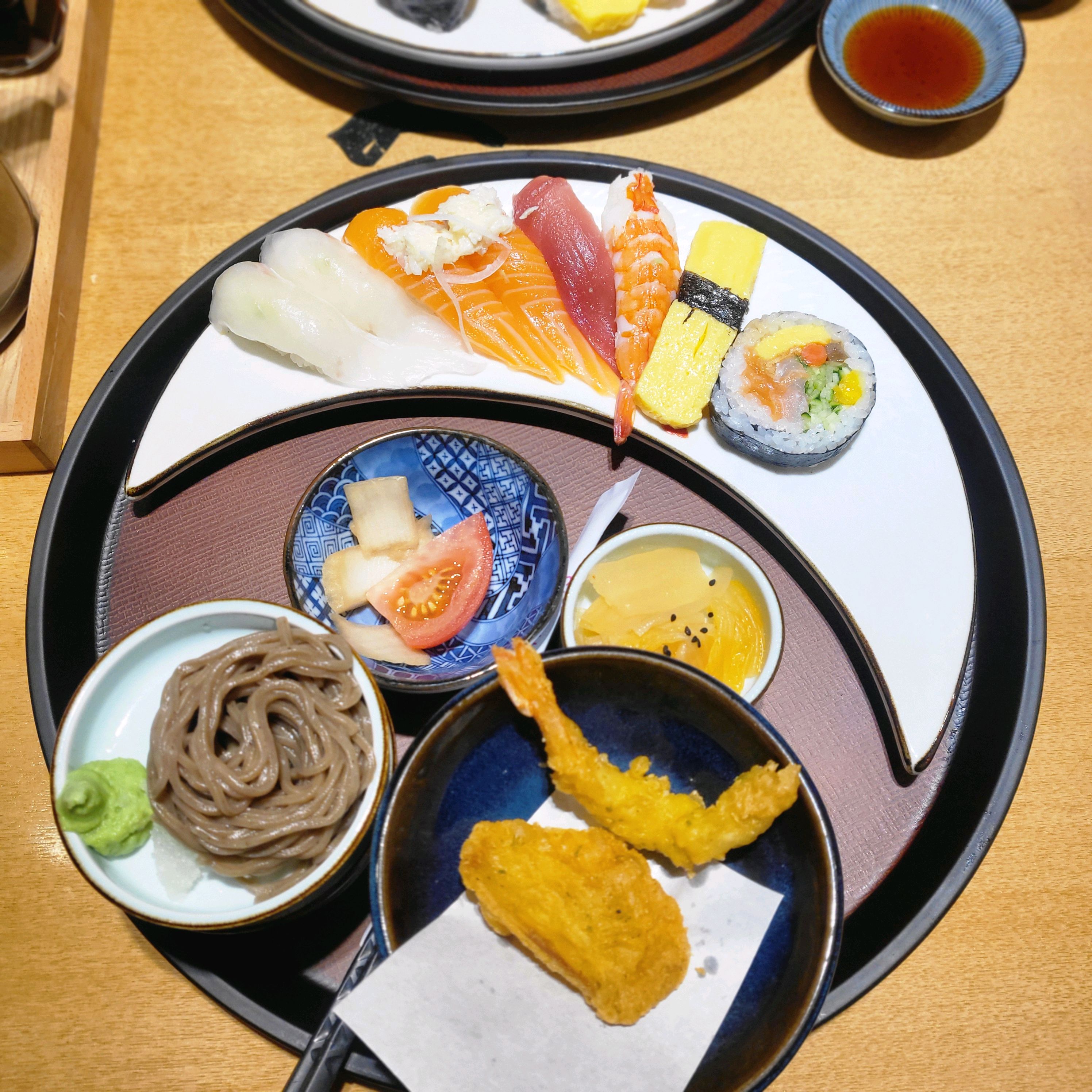 점심특선 시켰는데 저렴하고 양도 많아서 좋았어요! - 대전 맛집 상무초밥 둔산점