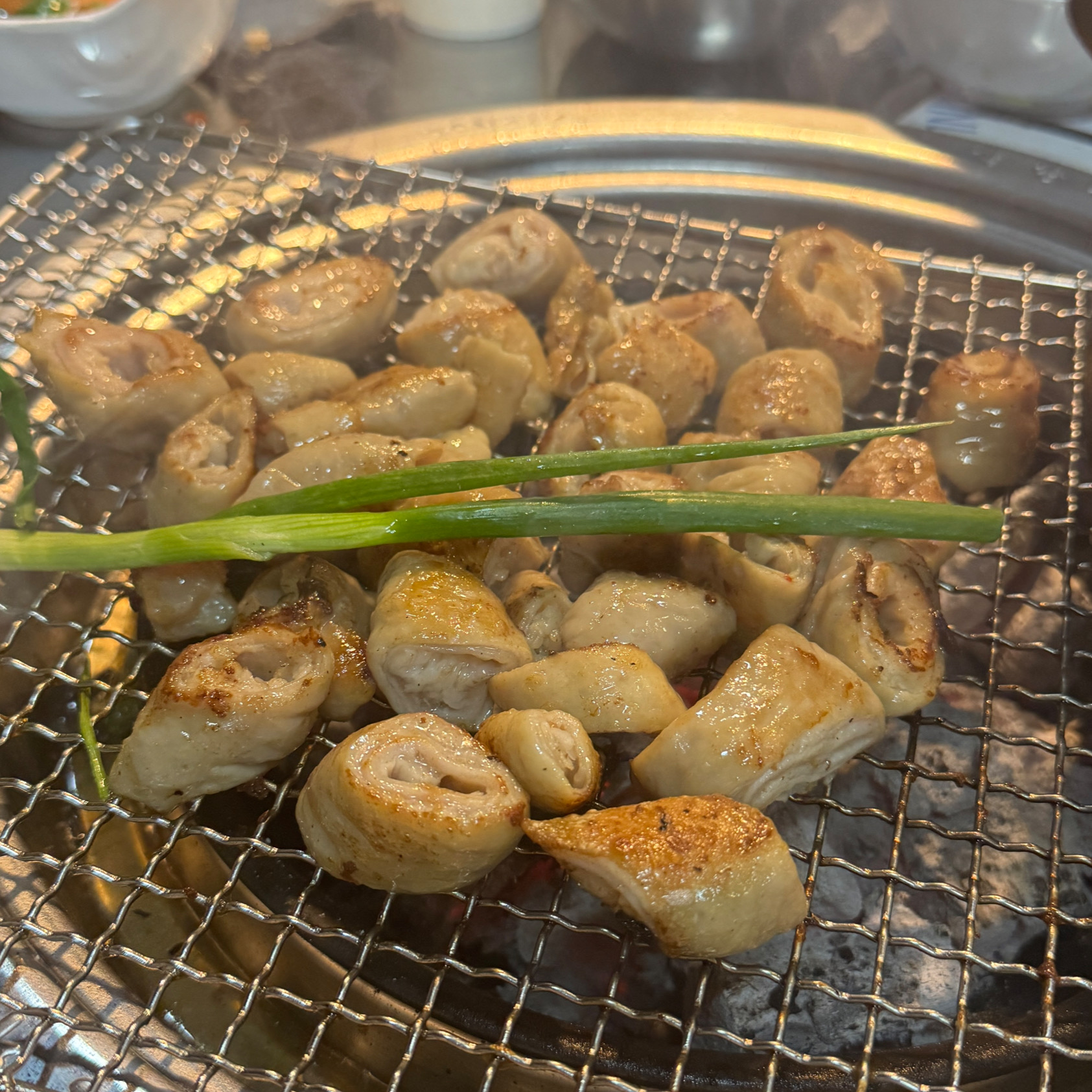 그냥 야장이라 찾아온건데 한입 먹고 맛있어서 일행들이랑 다 같이 놀랐어요!! 고기 냄새도 