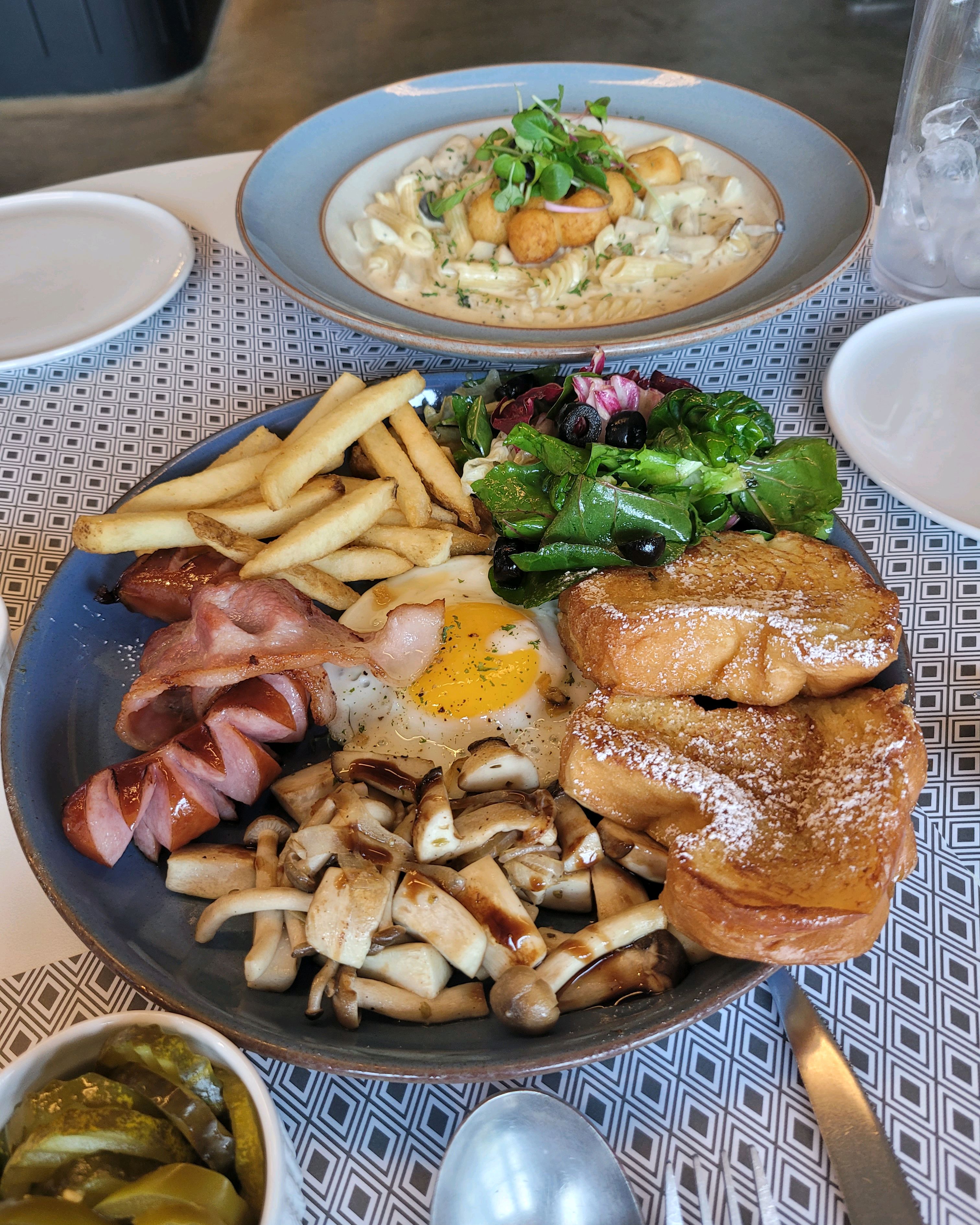 분위기 좋고 - 대구 맛집 준브로수성못