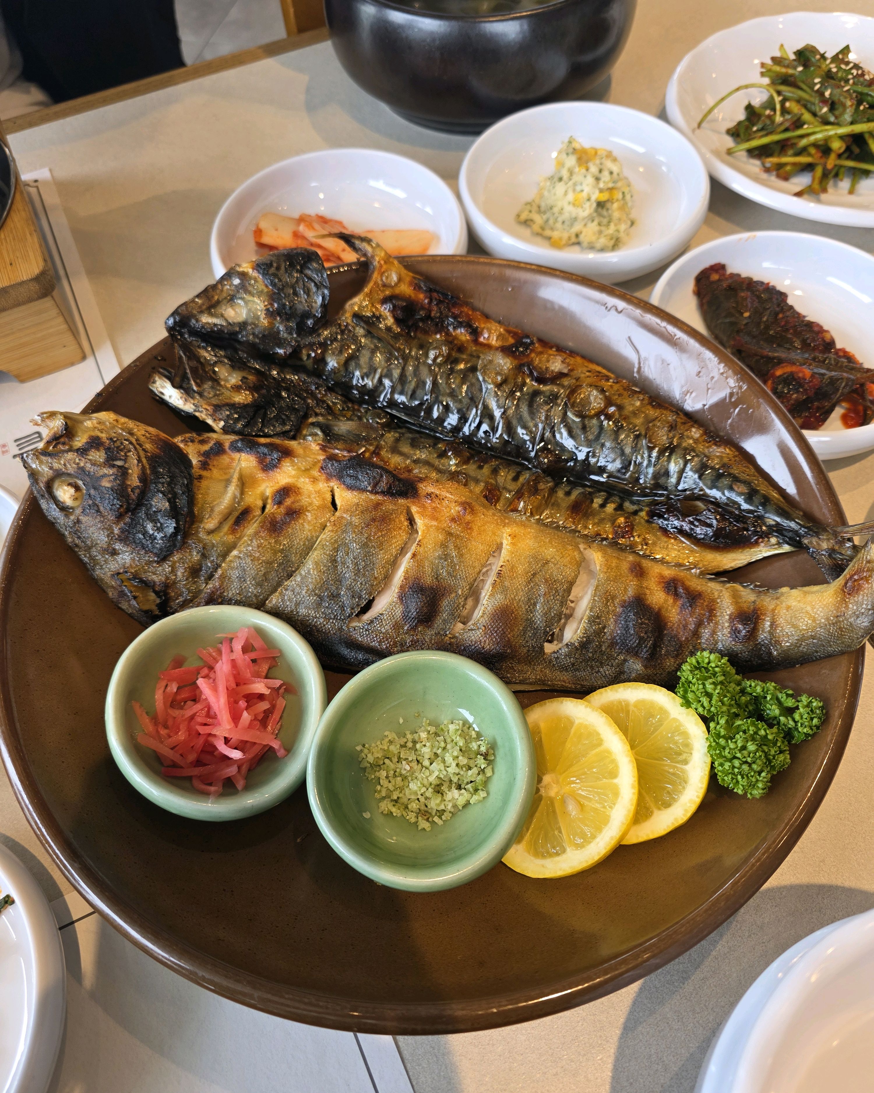 예전에 왔을때 웨이팅 넘 길어서 못먹고 가서 평일 점심시간에 다시 방문했어요! 역시나 음식