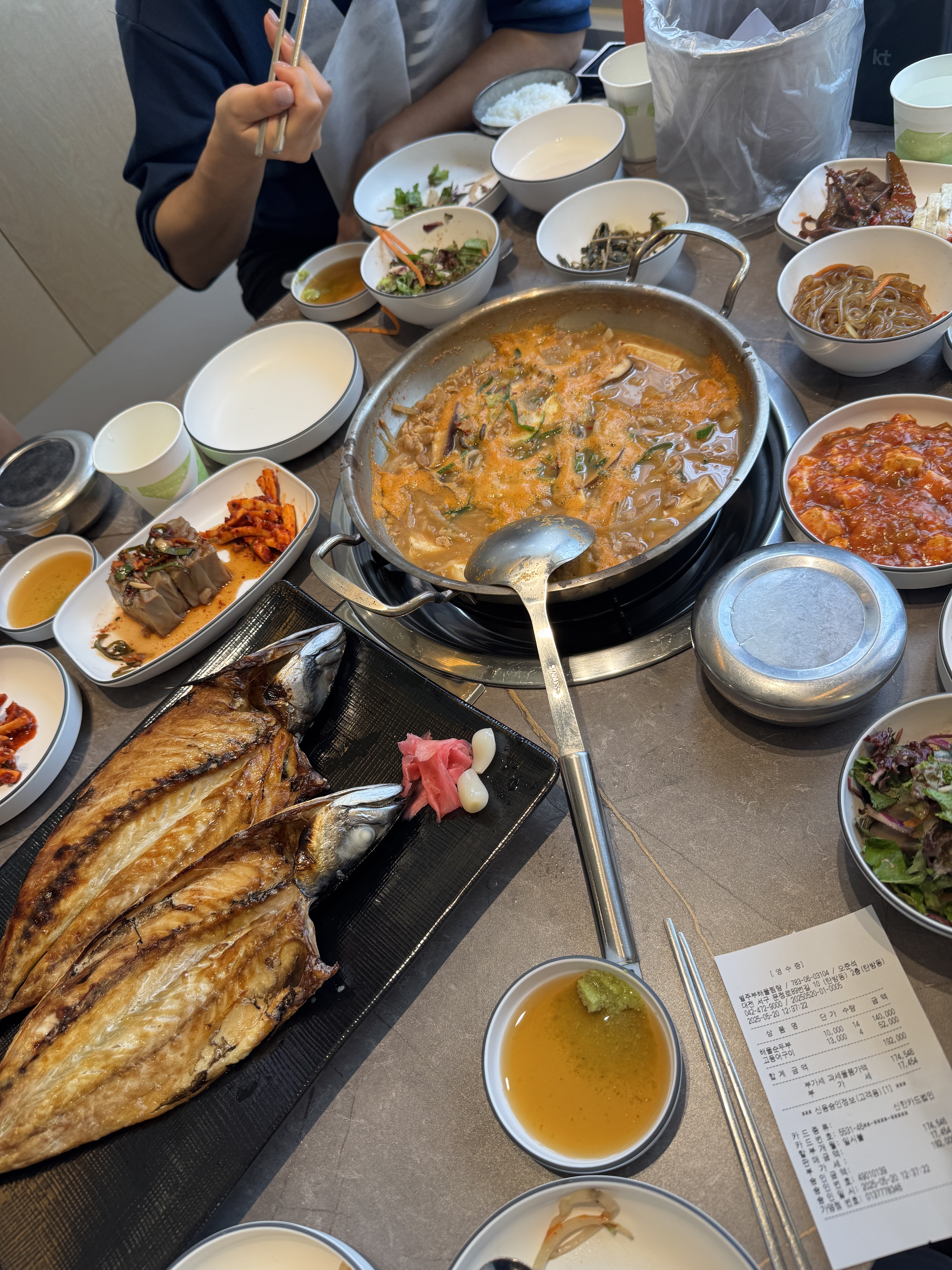 점심에 왔는데 반찬도 대박 많고 너무 맛있어요오오🥺🥺🥺🥺 고등어 최고🐟 - 대전 맛집 별주부해물찜탕
