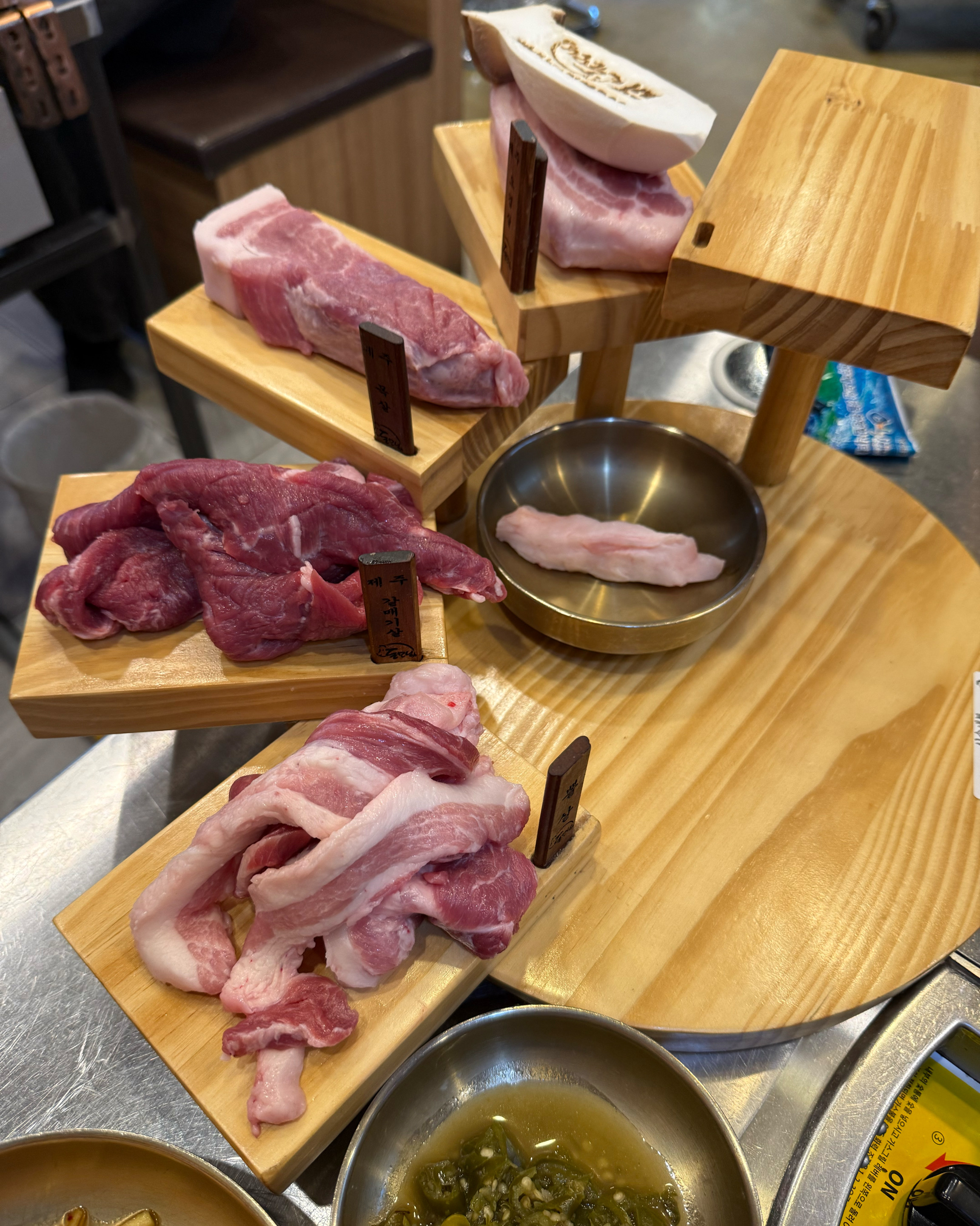 맛있고 직접 구워주셔서 아이 데리고도 편하게 방문하는 곳이에요☺️ - 대구 맛집 돈모닝 수성못 본점