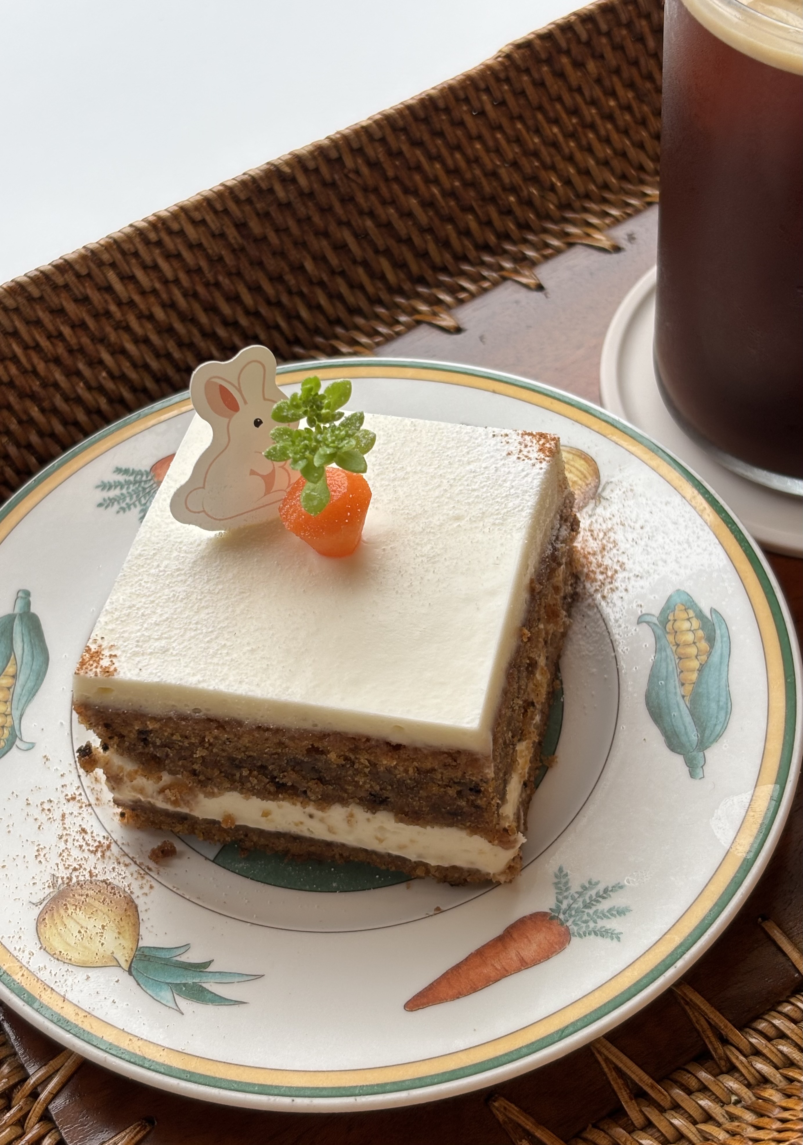 비 오는 날 들렀는데 넘 최고였어요.. 케이크도 맛있고 사장님도 엄청 친절하시고 고양이가