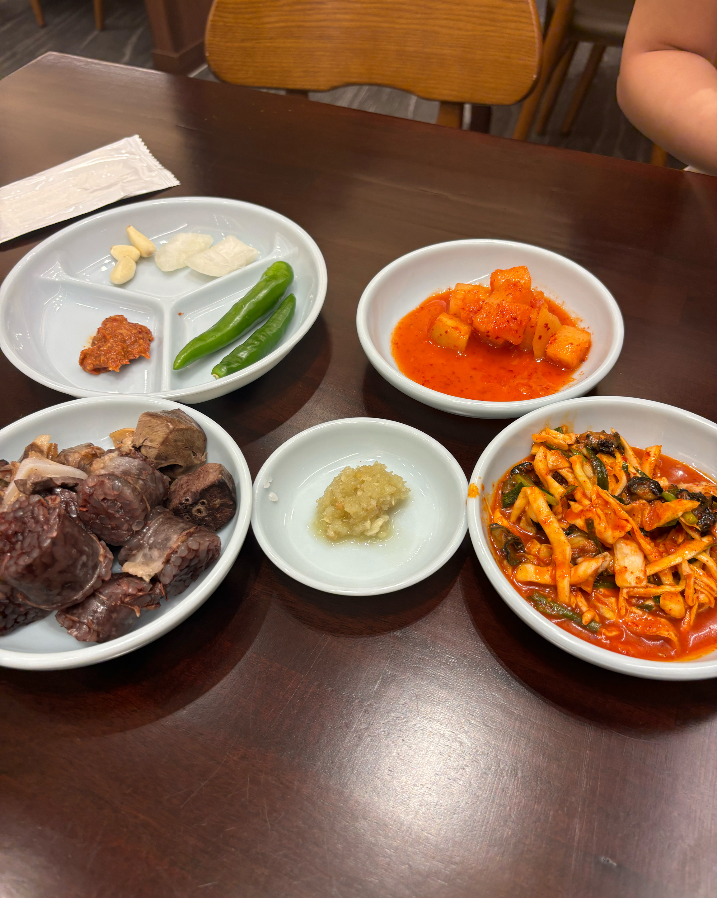 이야..여기 찐입니다.. 양이 진짜 산더미 - 대구 맛집 산더미 미성돼지국밥 경대점