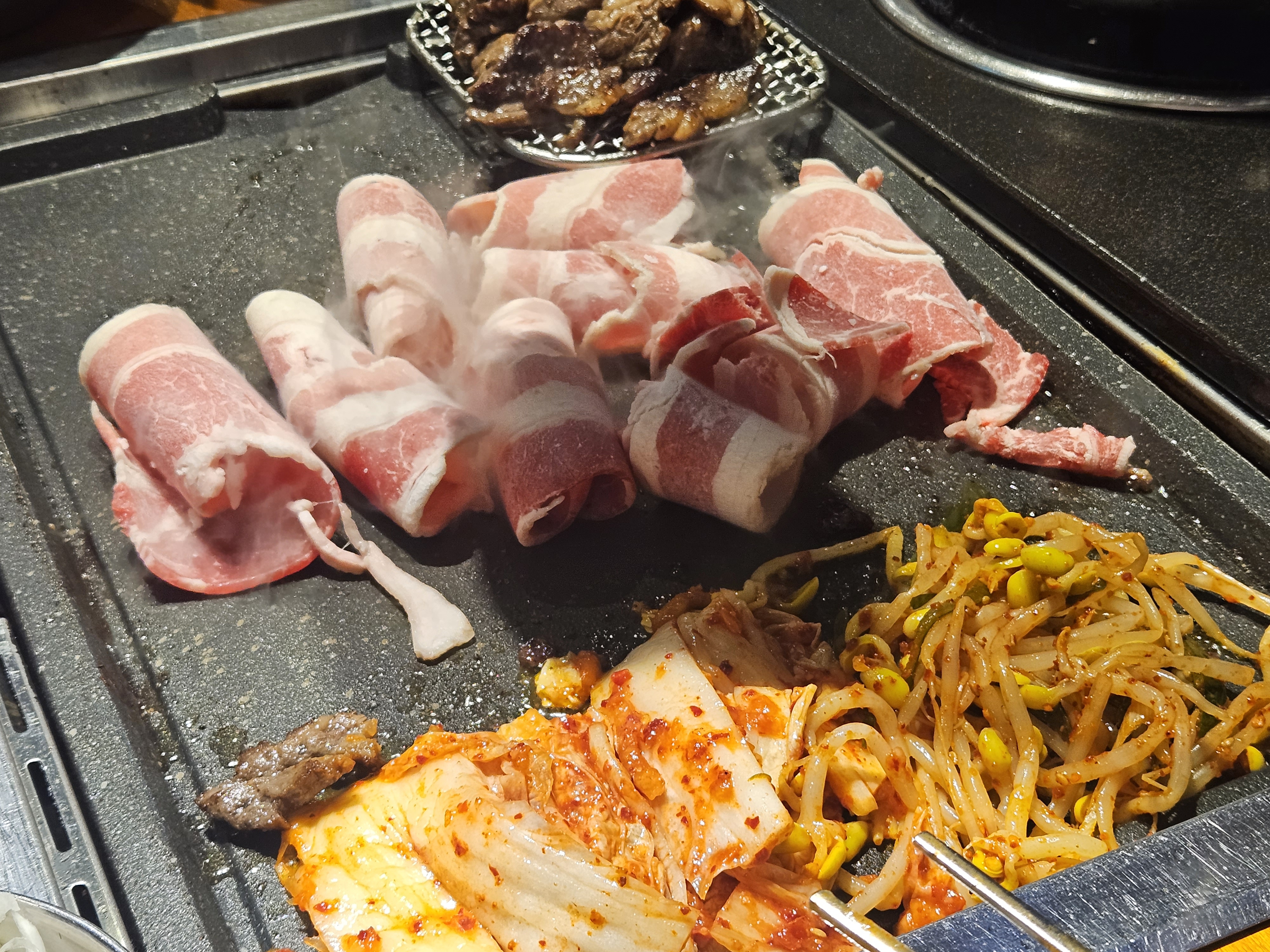 가성비 좋고 고기 질도 좋아서 자주 방문하는 대구 고기 뷔페입니다 사이드메뉴도 다양해서 갈