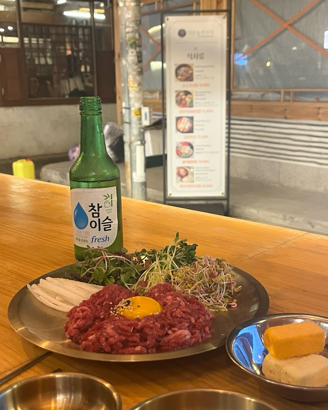 길가다가 2차로 왔는데 창문도 오픈되어있고 너무 분위기 좋았어요ㅠㅠ - 종로 맛집 익선동연리지