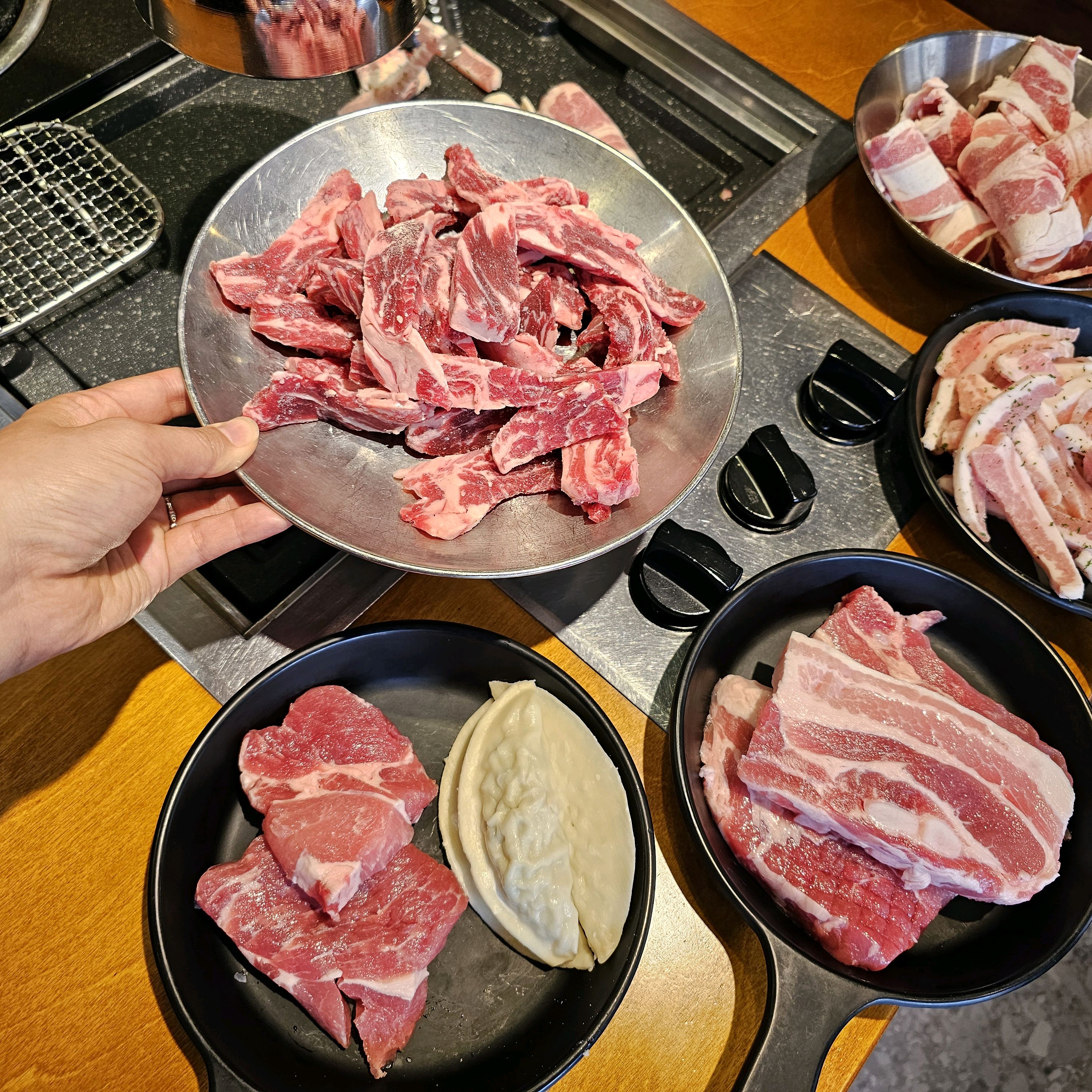 울가족외식장소 포크팬 고기질도 좋고 먹거리가 많은 곳이라서 자주 가는곳입니다 휴일맞이 다녀