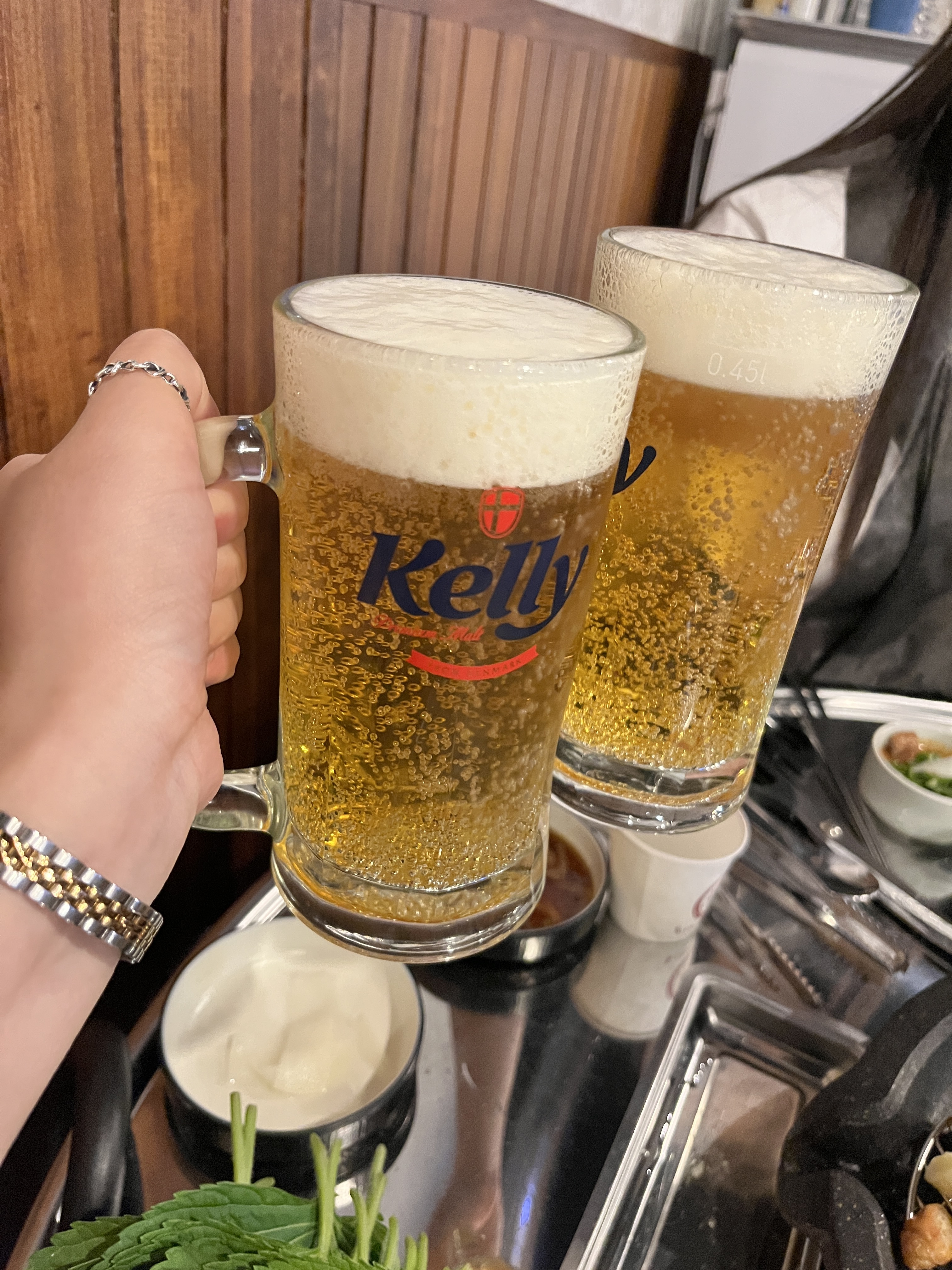 오랜만에 만난 친구들이랑 왔는데 6시 직전에 오니 웨이팅도 없고 바로 입장가능했어요! 다른