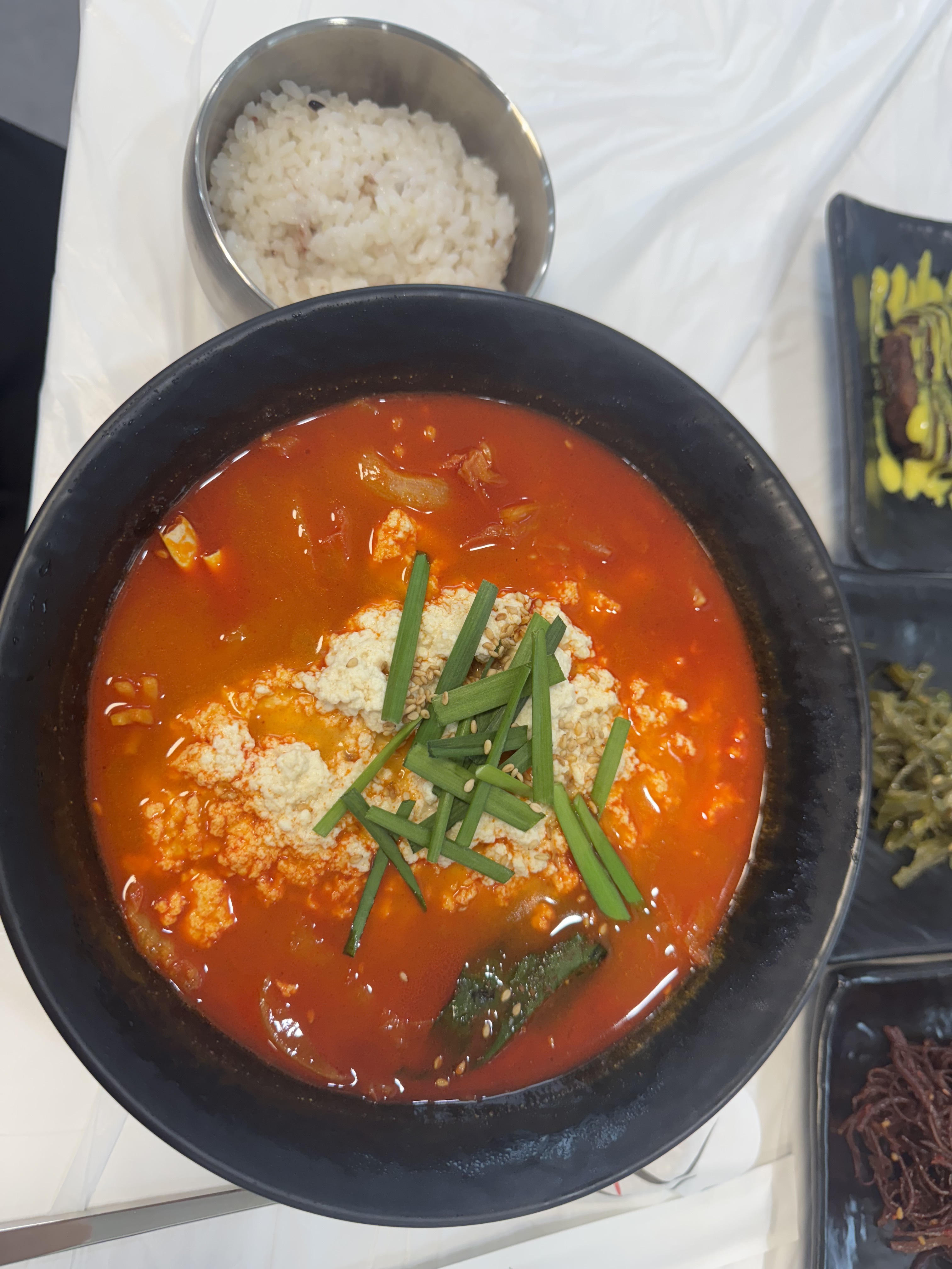 순두부가 얼큰하니 속이 풀리고 좋았어요!! - 아바이마을 맛집 강릉초당골짬뽕순두부 속초점